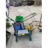 AN ASSORTMENT OF GARDEN ITEMS TO INCLUDE A GARDEN SEEDER AND A HOSE PIPE ETC