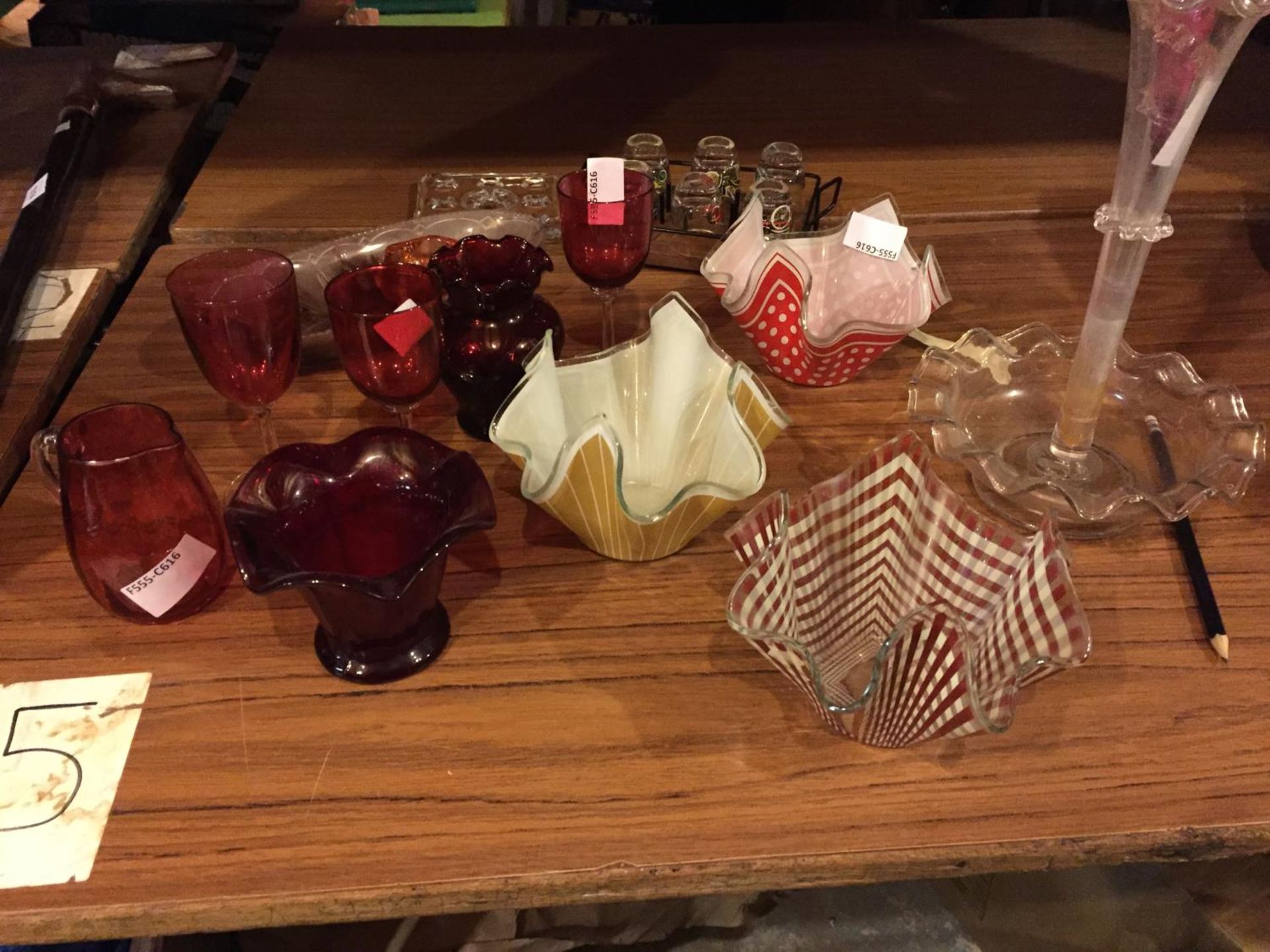VARIOUS ITEMS OF GLASSWARE TO INCLUDE CRANBURY GLASS - Image 2 of 3