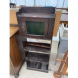 AN OPEN BOOKCASE WITH SINGLE DOOR WITH GREEN GLASS, 18" WIDE