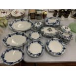 A LARGE AMOUNT OF DINNER WARE TO INCLUDE TUREENS WITH LIDS (SOME DAMAGE TO THE LID OF ONE), OVAL