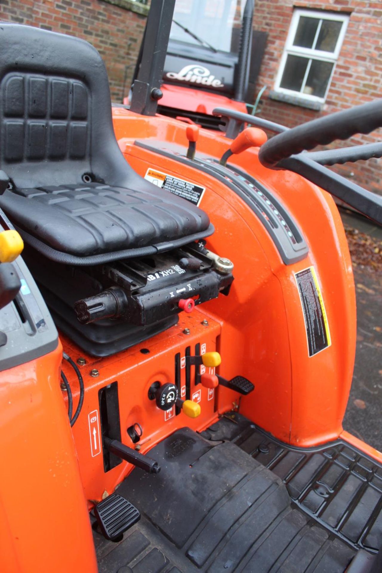 A KUBOTA STa-35 TRACTOR WITH A WESSEX CR18/4 MOWER/TOPPER 172 HOURS -NO VAT - Image 6 of 9