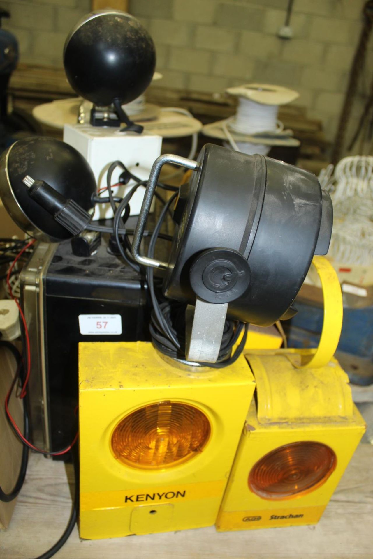 VARIOUS LAMPS TO INCLUDE FOUR ROAD LIGHTS AND BATTERY OPERATED SPOT LIGHTS