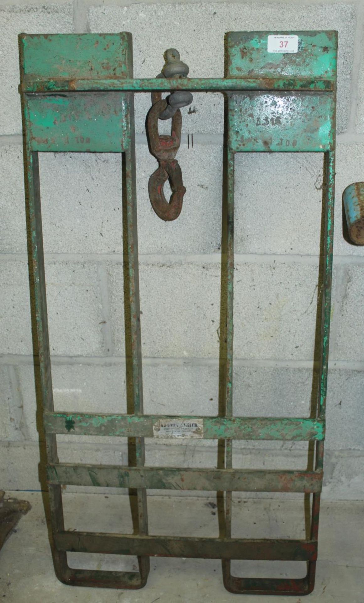 A FORK LIFT FRAME AND HOOK