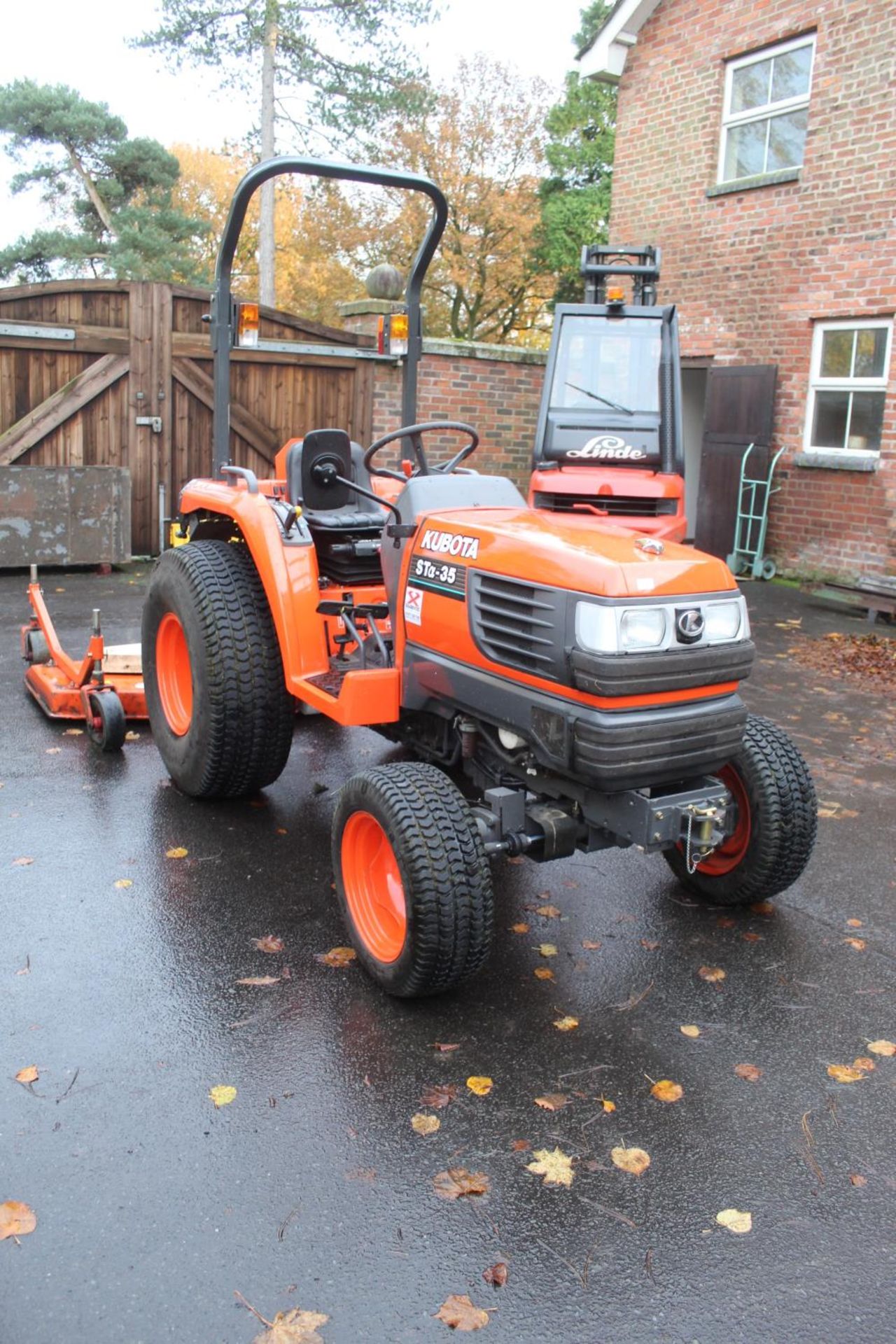 A KUBOTA STa-35 TRACTOR WITH A WESSEX CR18/4 MOWER/TOPPER 172 HOURS -NO VAT