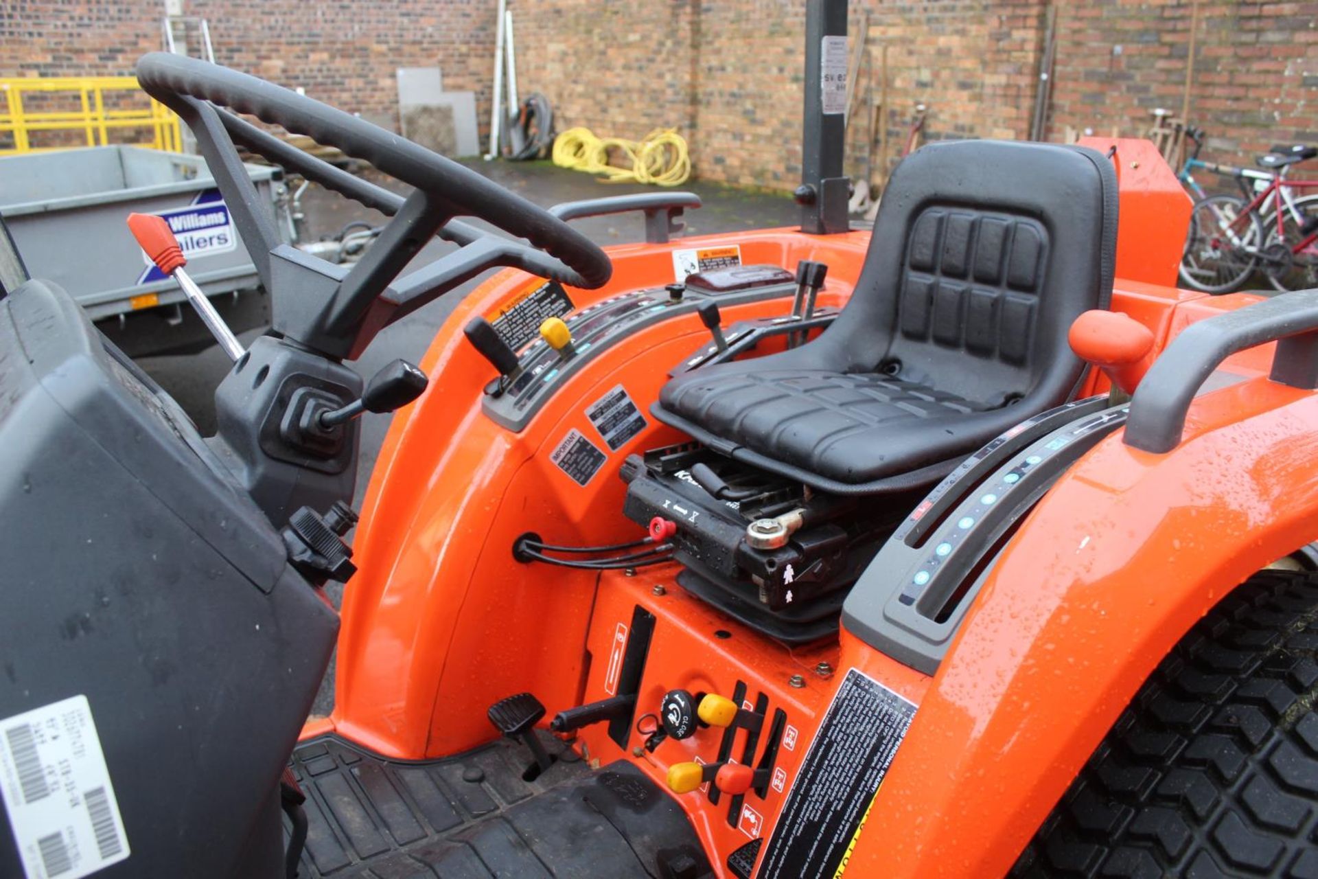 A KUBOTA STa-35 TRACTOR WITH A WESSEX CR18/4 MOWER/TOPPER 172 HOURS -NO VAT - Image 5 of 9