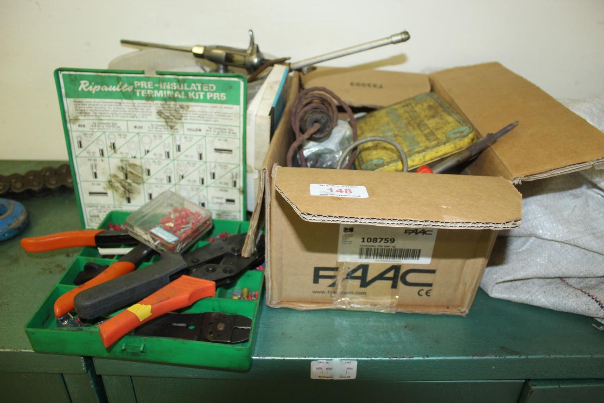 VARIOUS ITEMS TO INCLUDE OIL CANS, TERMINAL KITS, SOLDERING IRONS, NUTS, BOLTS AND THREADED BAR ETC