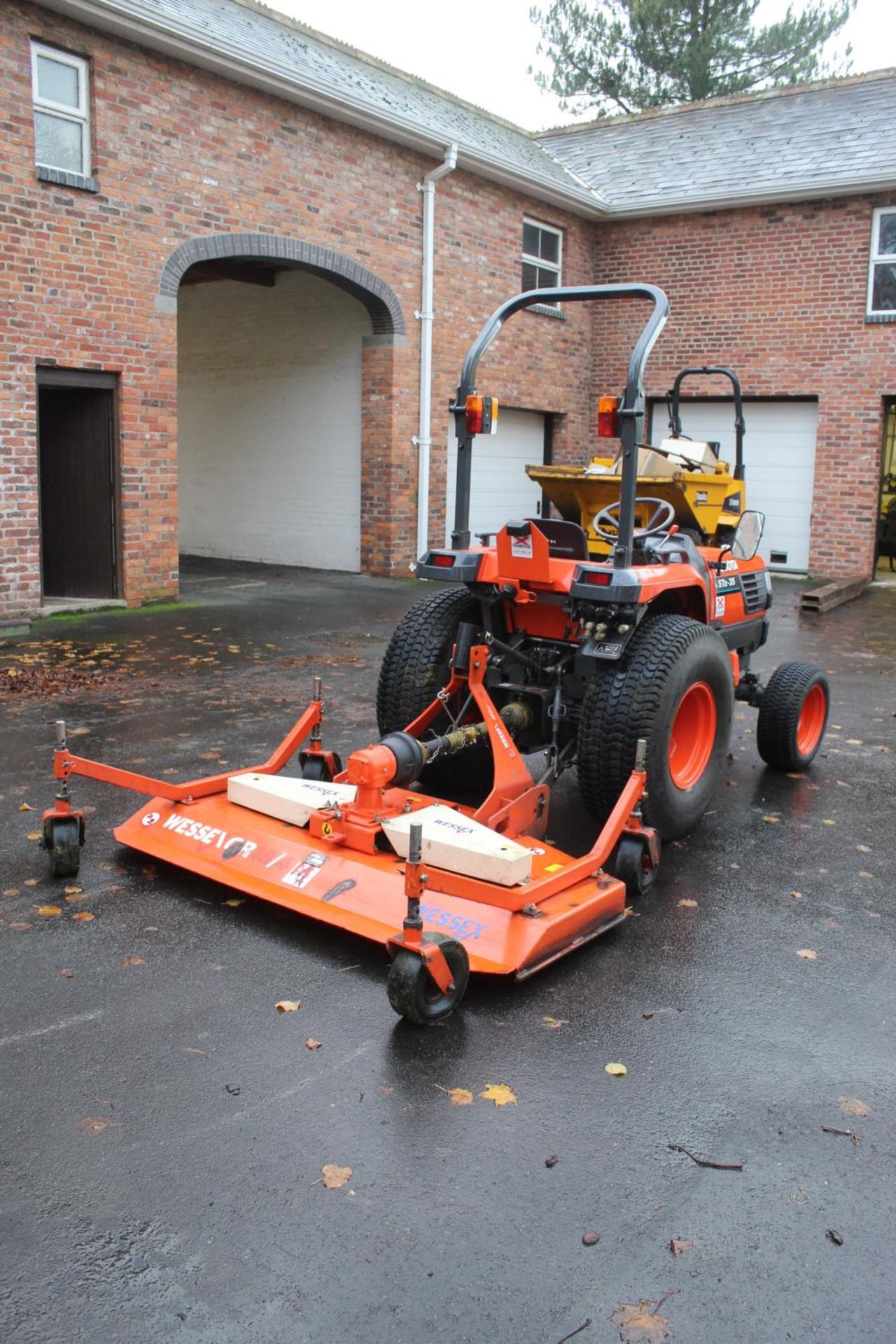 A KUBOTA STa-35 TRACTOR WITH A WESSEX CR18/4 MOWER/TOPPER 172 HOURS -NO VAT - Image 4 of 9