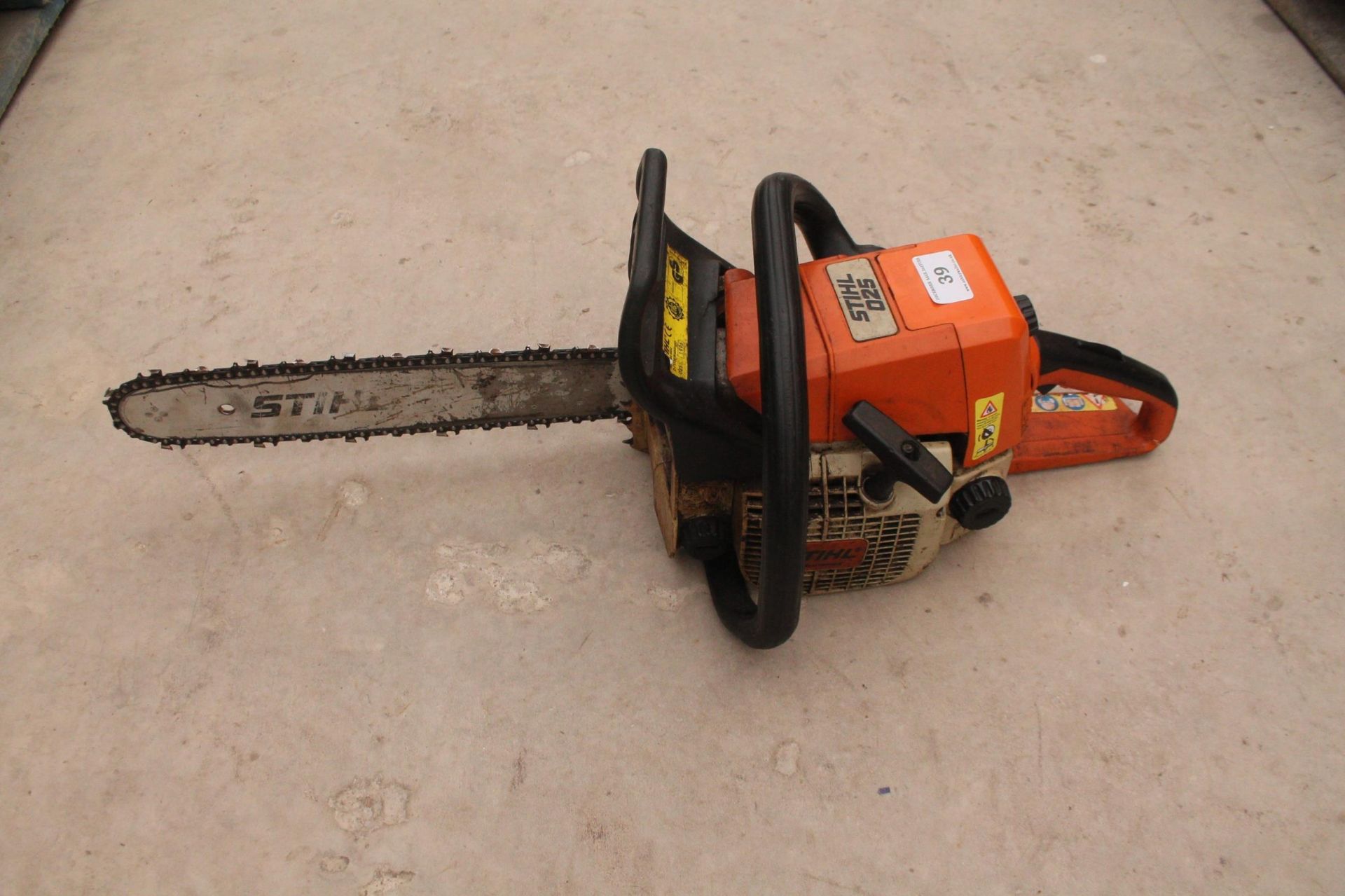 A STHIL PETROL CHAINSAW NO VAT