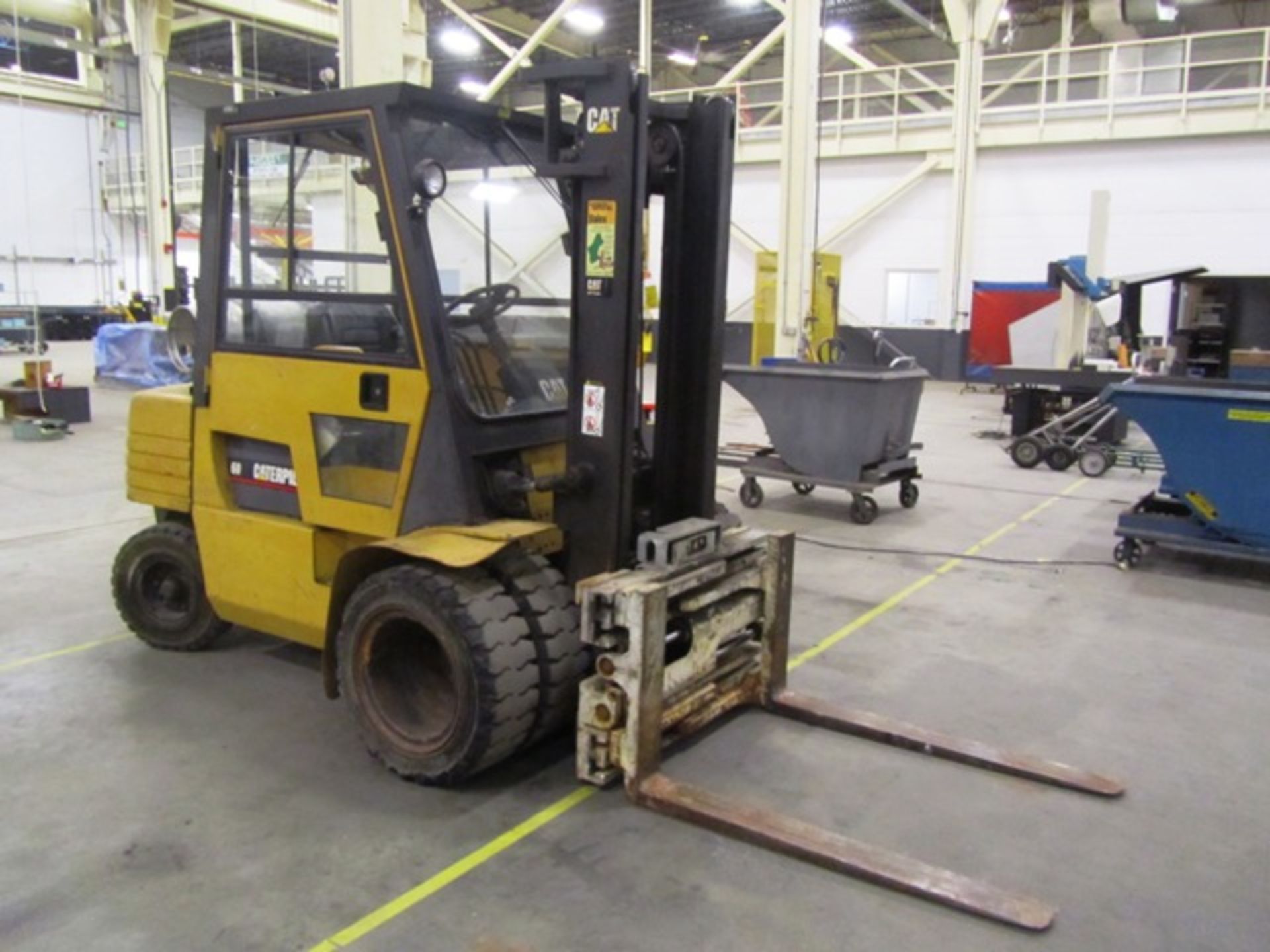 Caterpillar Model GP30 6,000lb Capacity Propane Forklift - Image 2 of 4