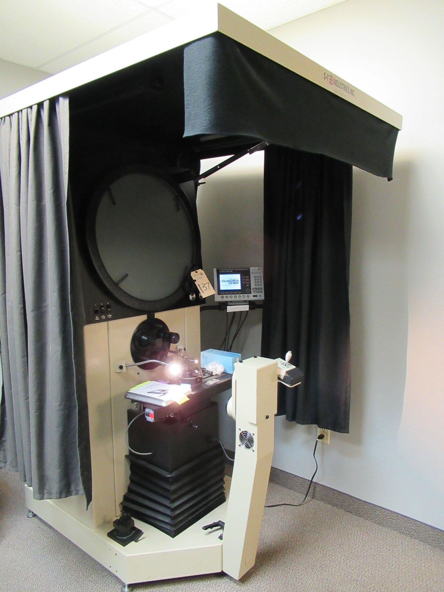 S-T Industries, Inc. Optical Comparator