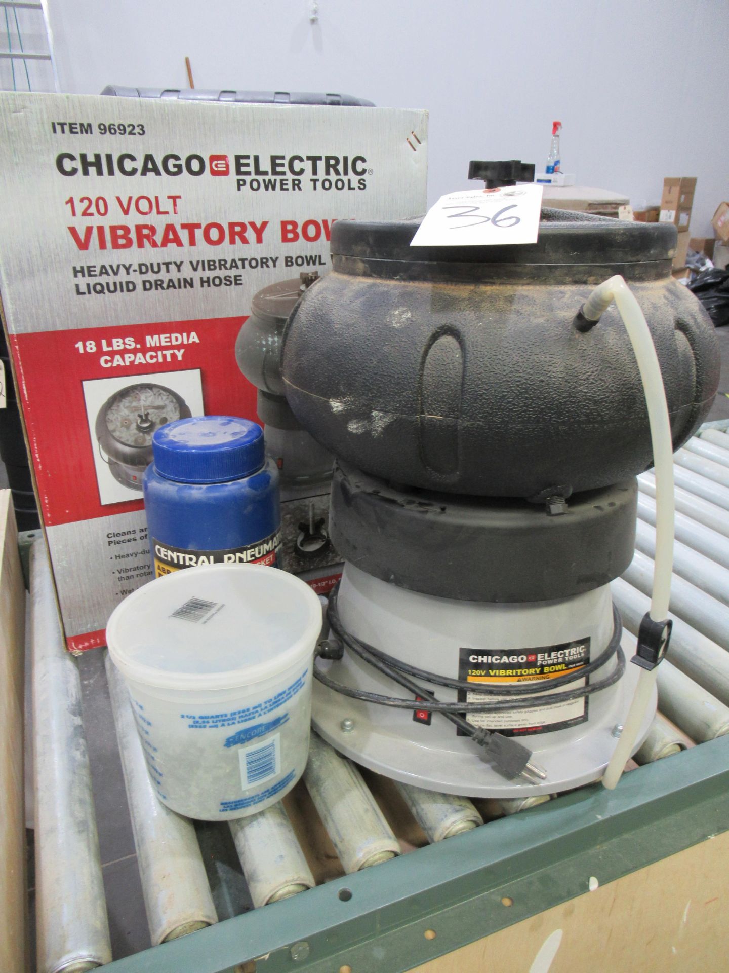 Chicago Electric 120V 18lb Capacity Vibratory Bowl with Media