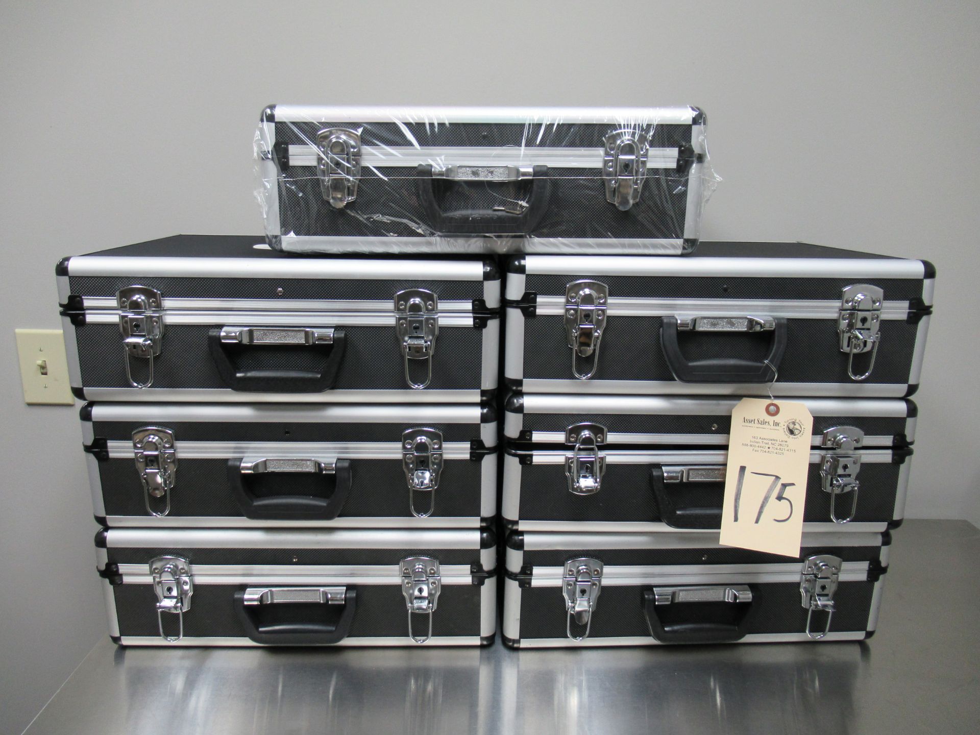 (7) Attache Cases