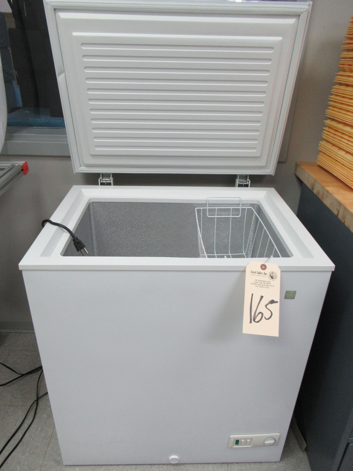 GE 22.5''L x 15''W x 28''D Freezer