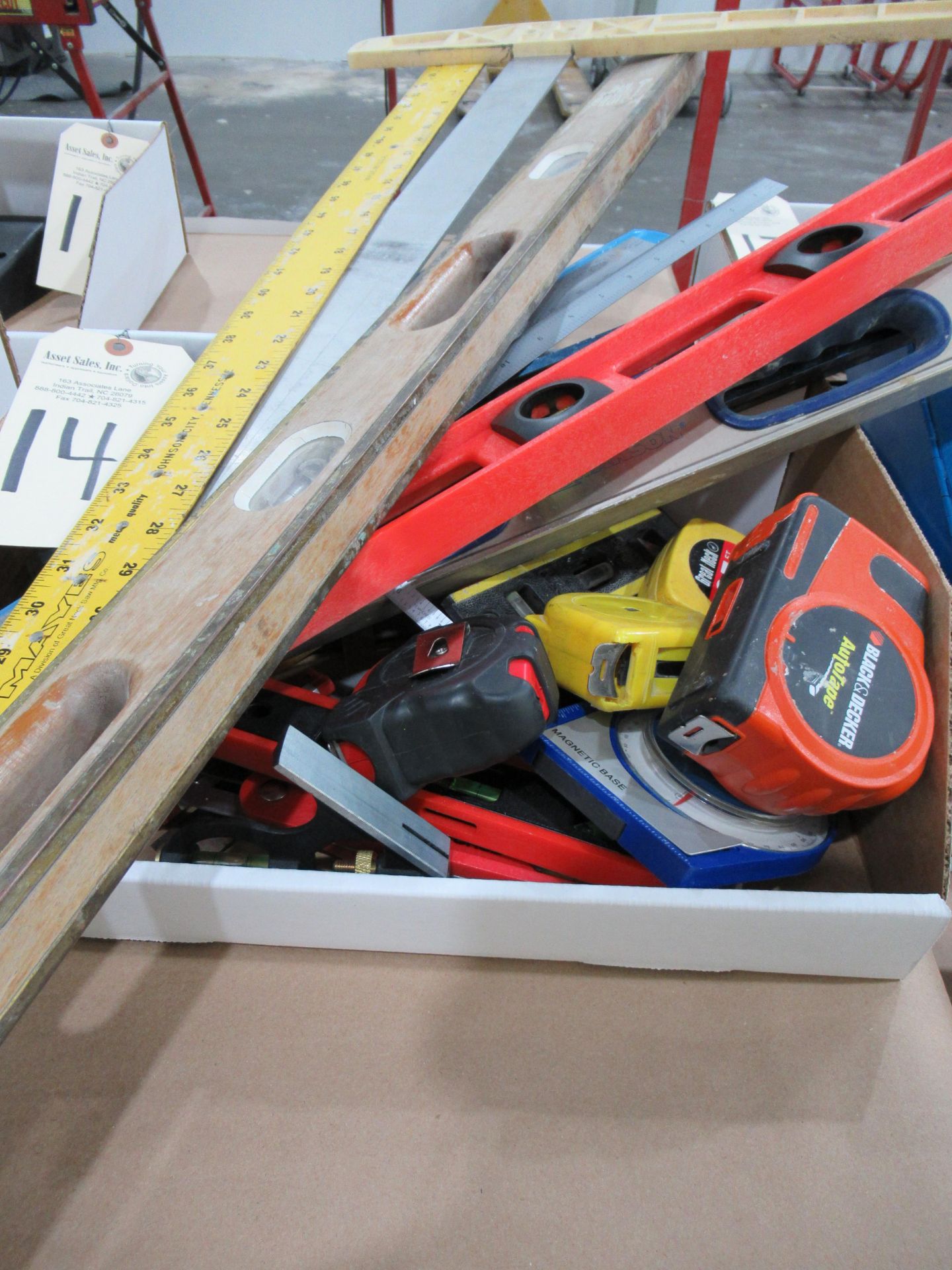 Measurement Tools including Tape Measures, Levels, Protractors, Rulers, Meter Sticks
