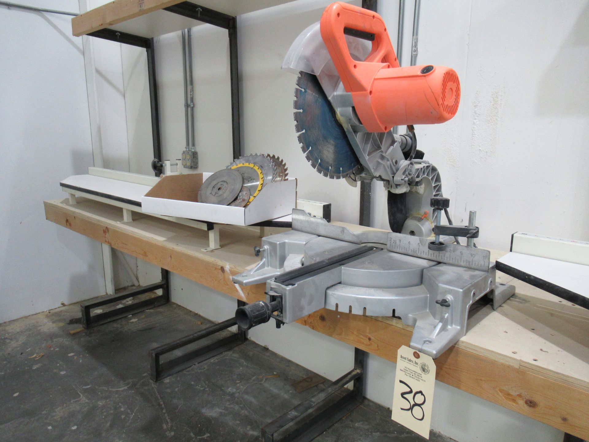 Chicago Electric 12'' Compound Miter Saw