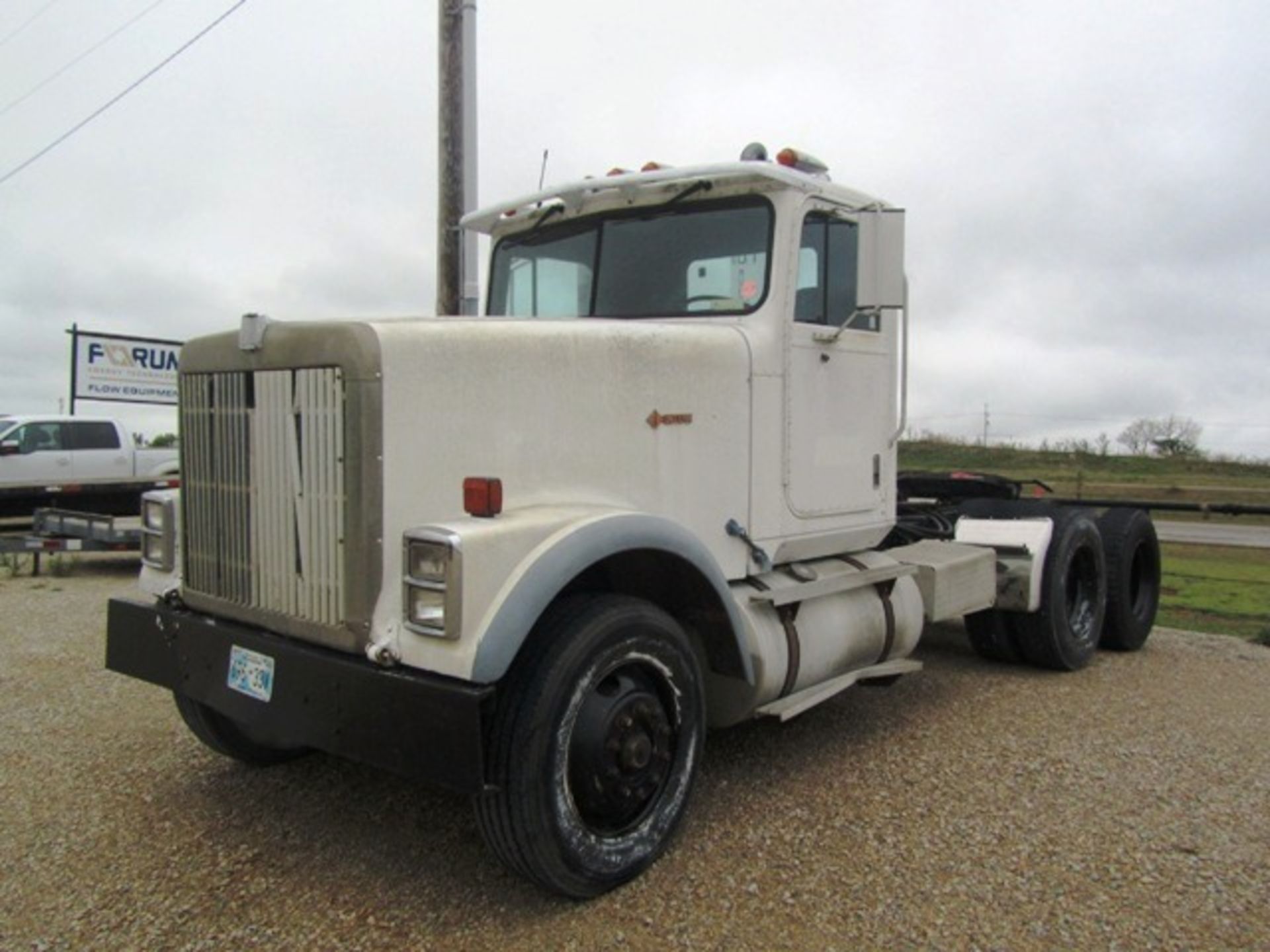 International Diesel Semi Manual Tractor Truck