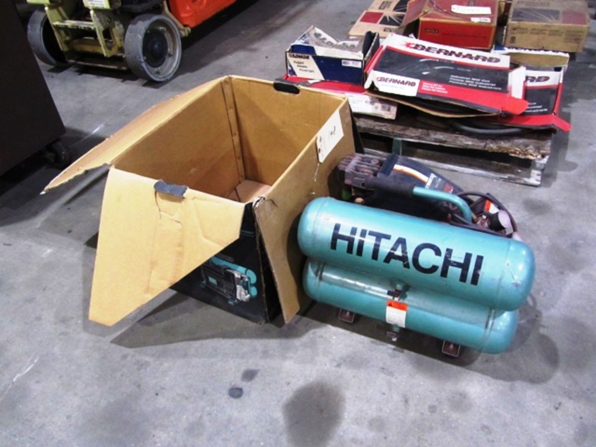 Hitachi 1.3HP 135 PSI Air Compressor