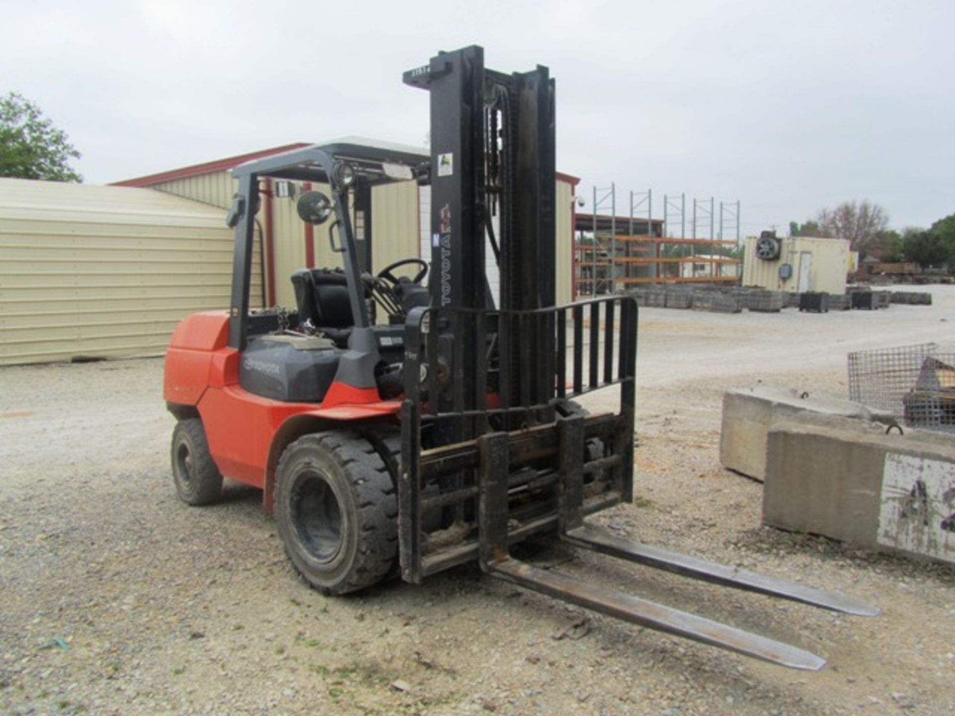 Toyota Model 7FDU45 10,000lb Capacity Diesel Forklift - Image 2 of 3