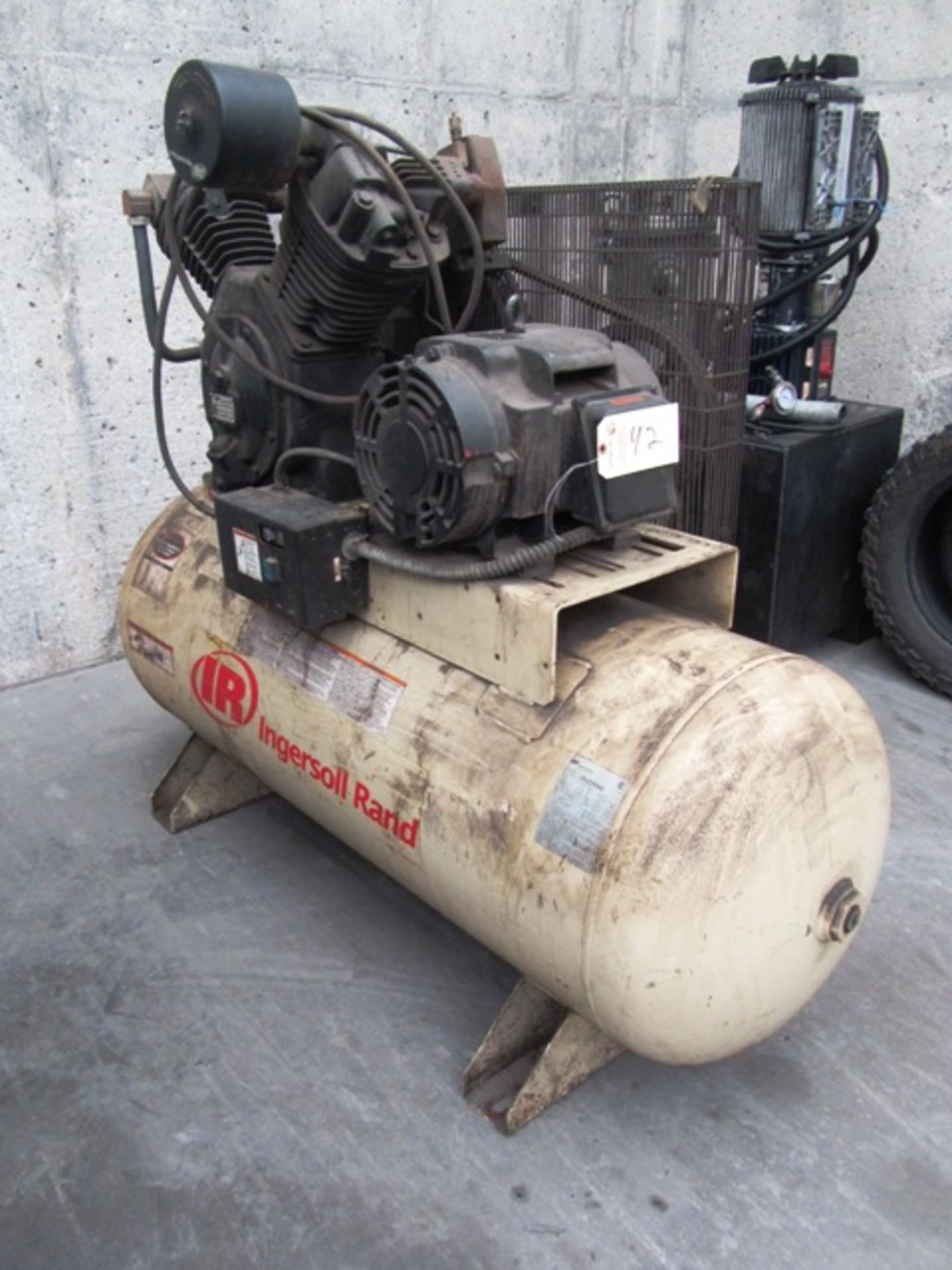 Ingersoll Rand 15hp 2-Stage Tank Mounted Air Compressor