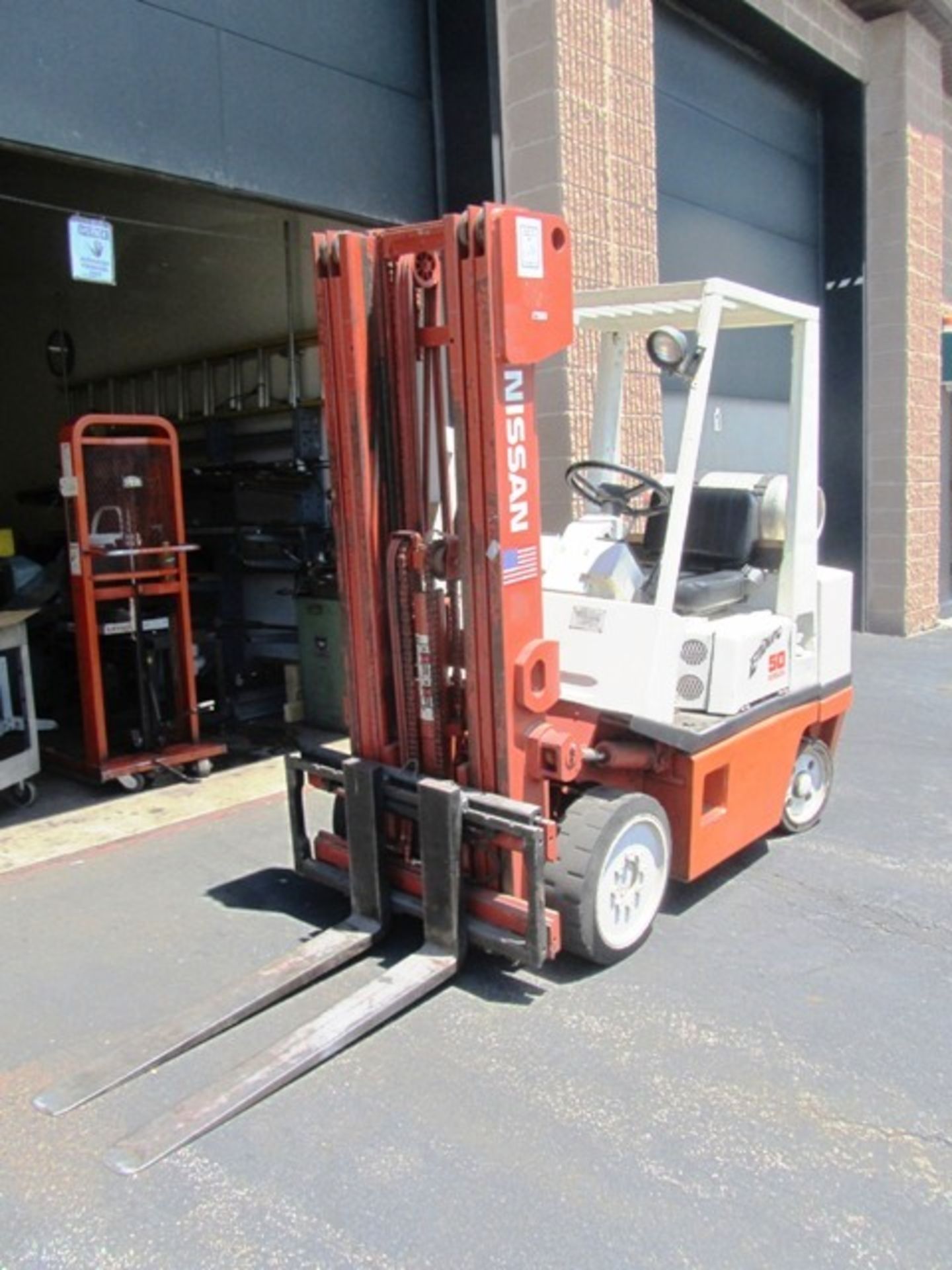 Nissan Enduro Model CFH02A25V 5,000lb Capacity Propane Forklift - Image 3 of 4