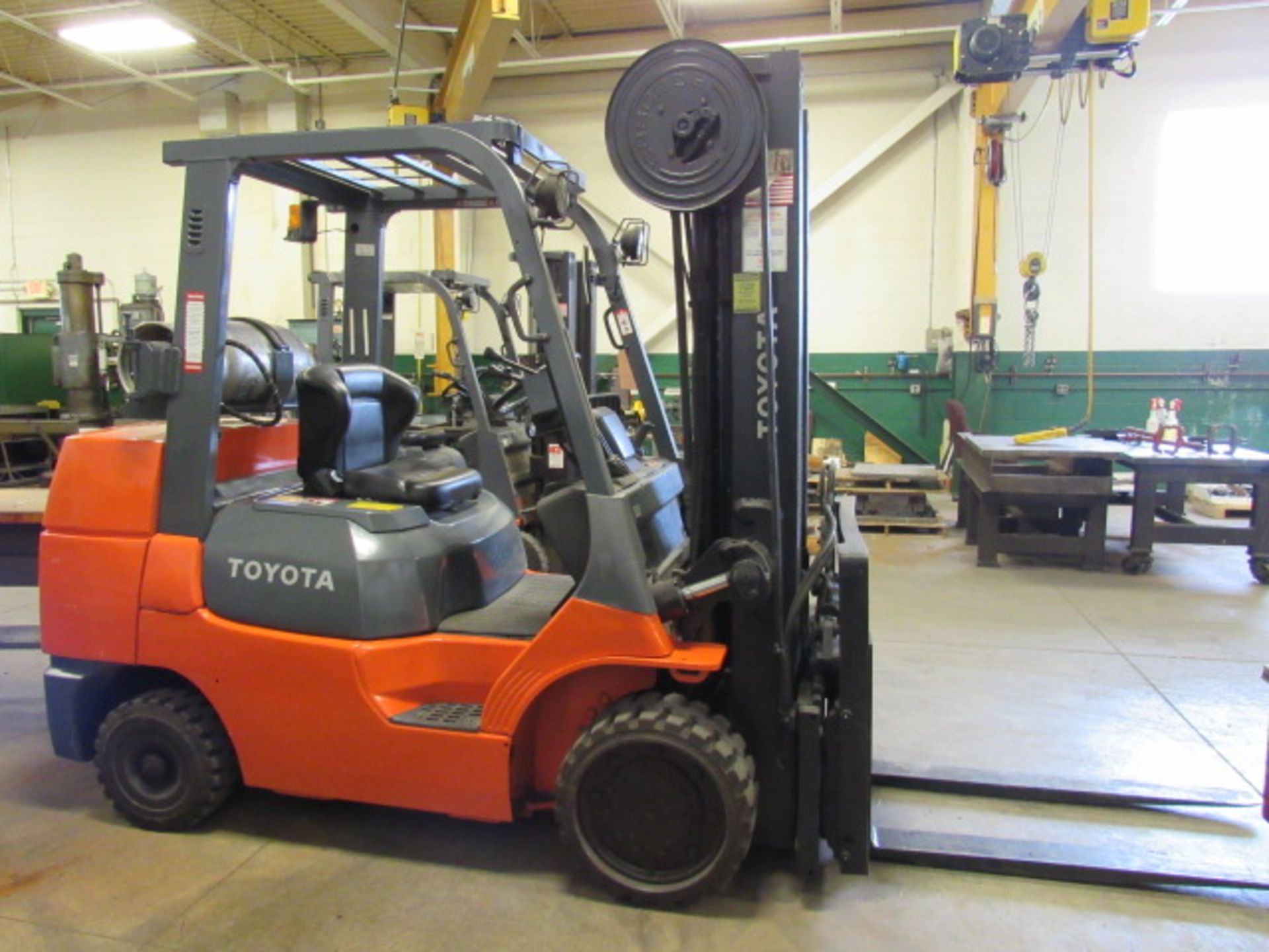 Toyota Model 7FG0035 8,000lb Capacity Propane Forklift - Image 5 of 7