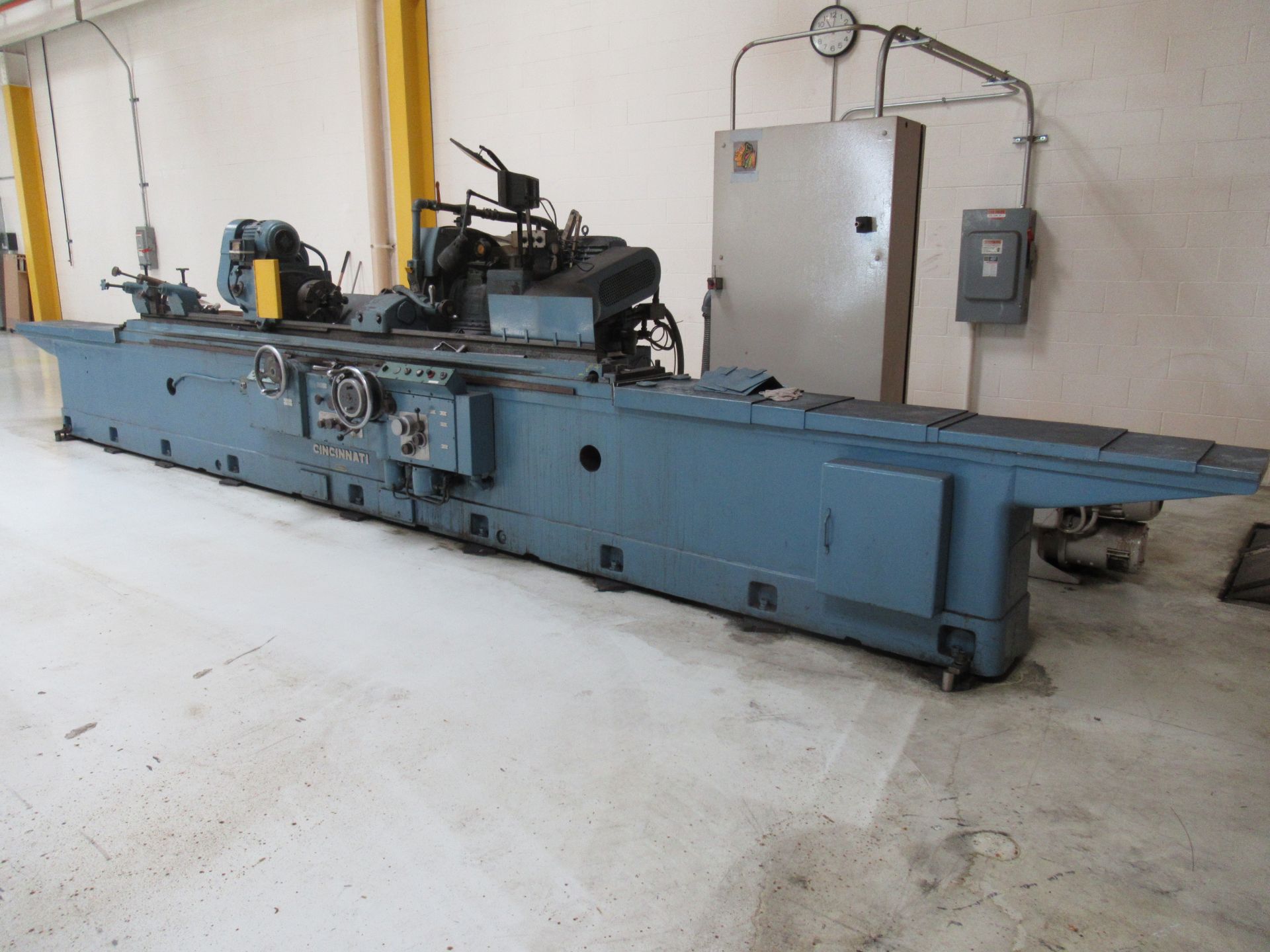 Cincinnati 16'' x 120'' Cylindrical Grinder - Image 3 of 5