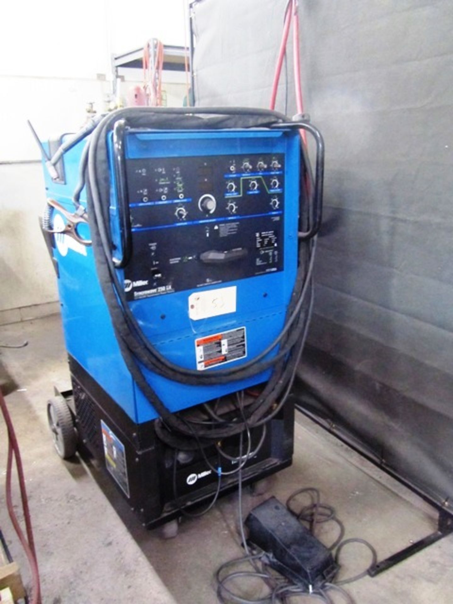 Miller Syncrowave 250 DX CC-AC/DC Squarewave Power Source Portable Tig Welder