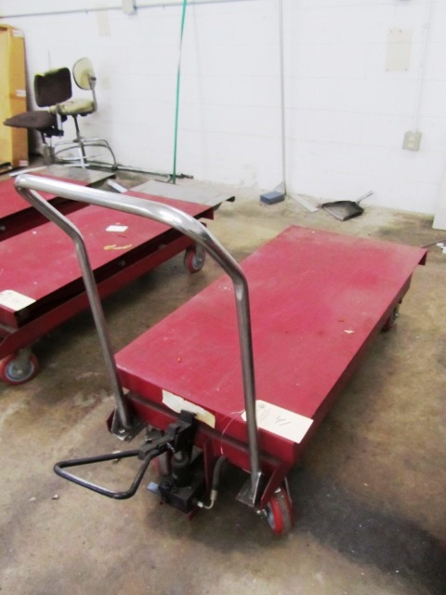 Northern Industrial 2,200lb Capacity Hydraulic Portable Die Lift Cart