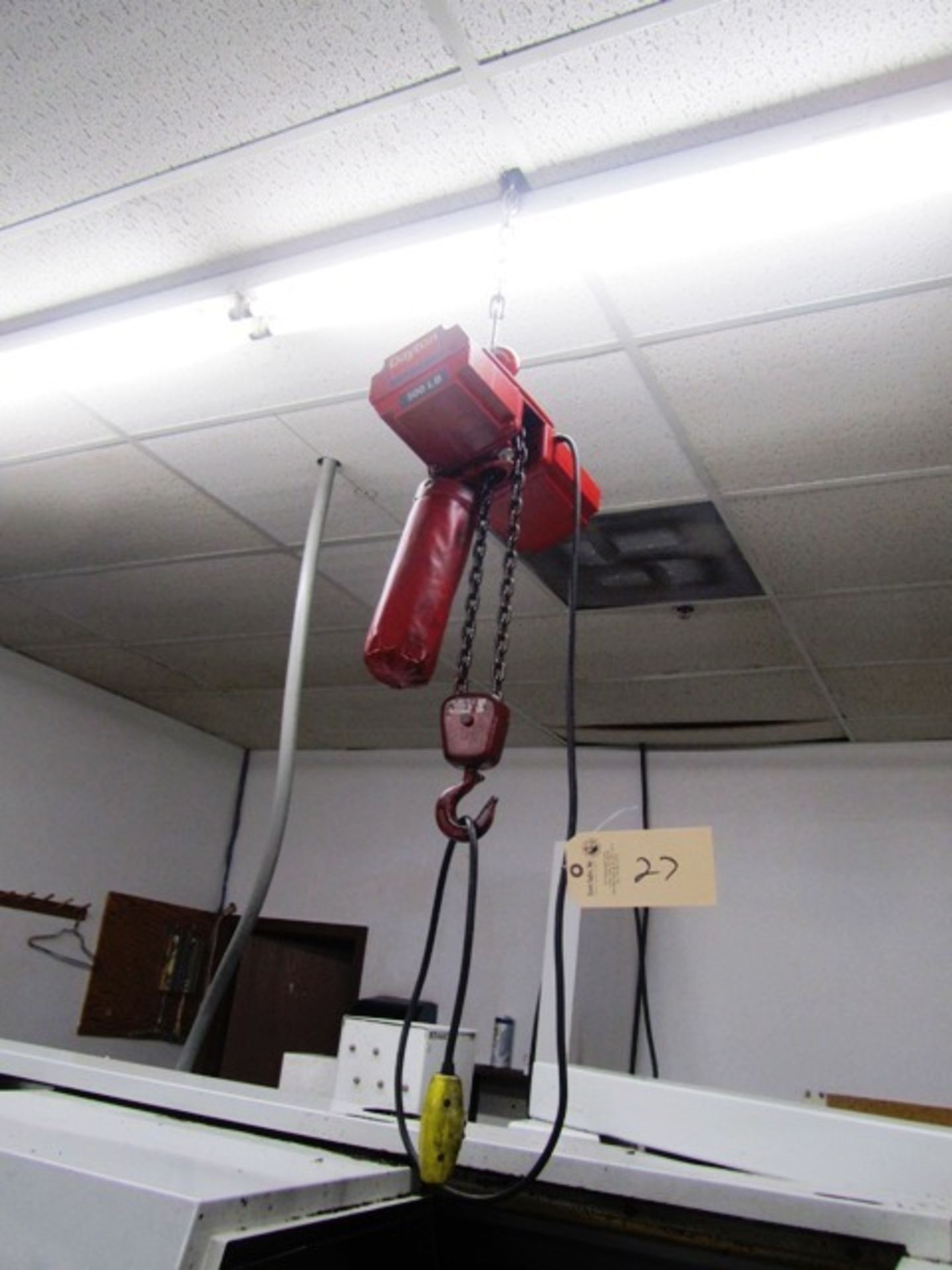 Dayton 500lb Capacity Electric Hoist with Pendant Control