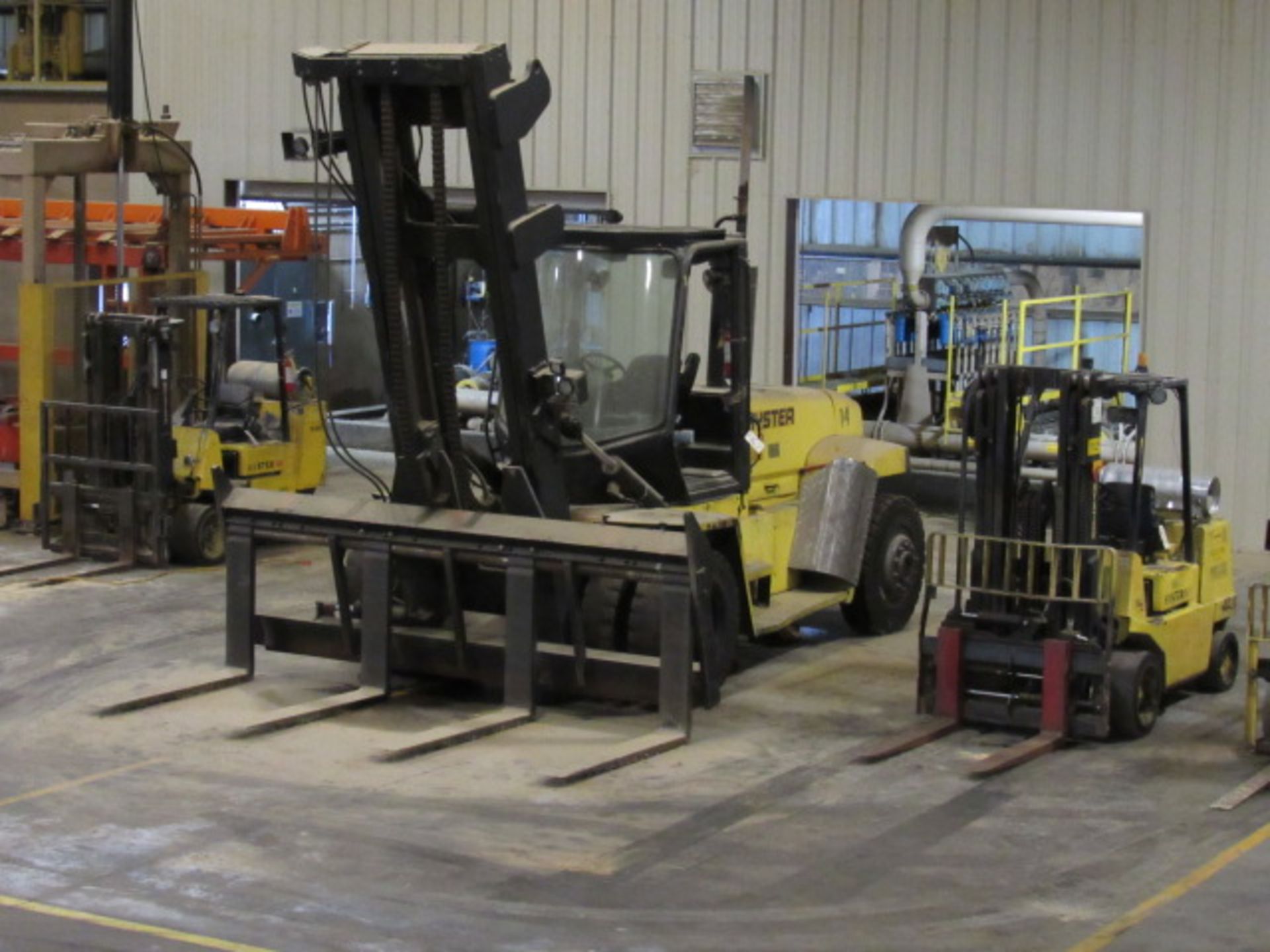 Hyster Model H300D 30,000lb Capacity Diesel Yard Forklift - Image 3 of 13