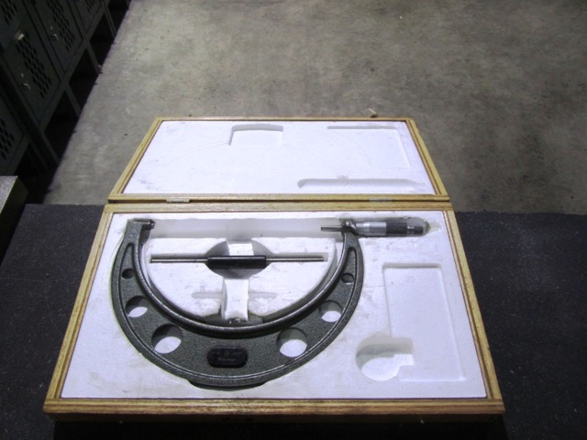 Mitutoyo 7'' - 8'' Standard Micrometer