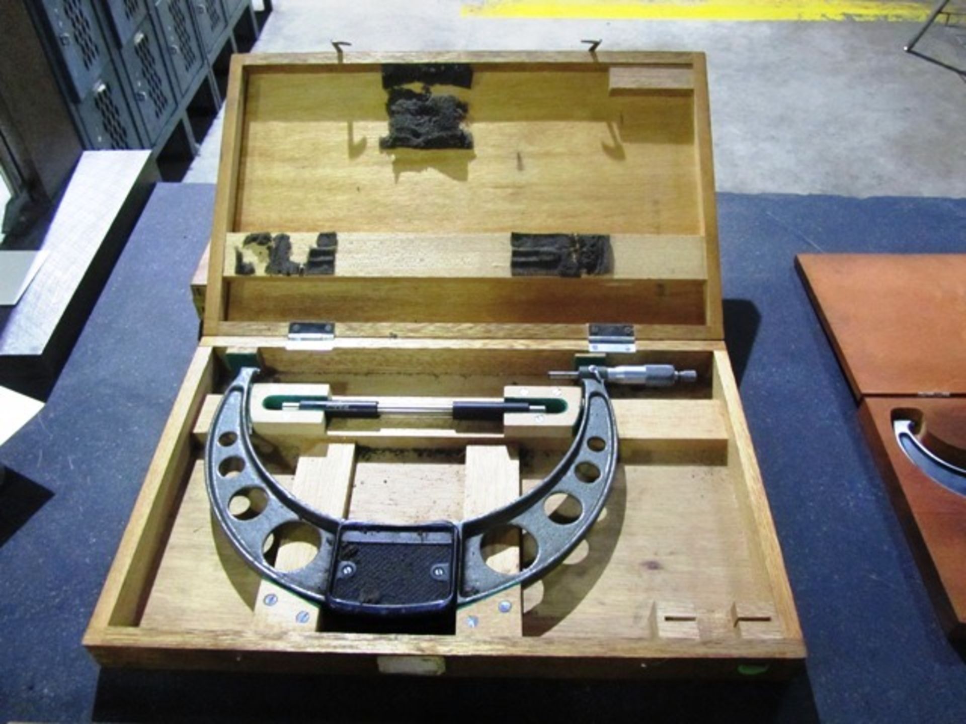 Mitutoyo 9'' - 10'' Standard Micrometer