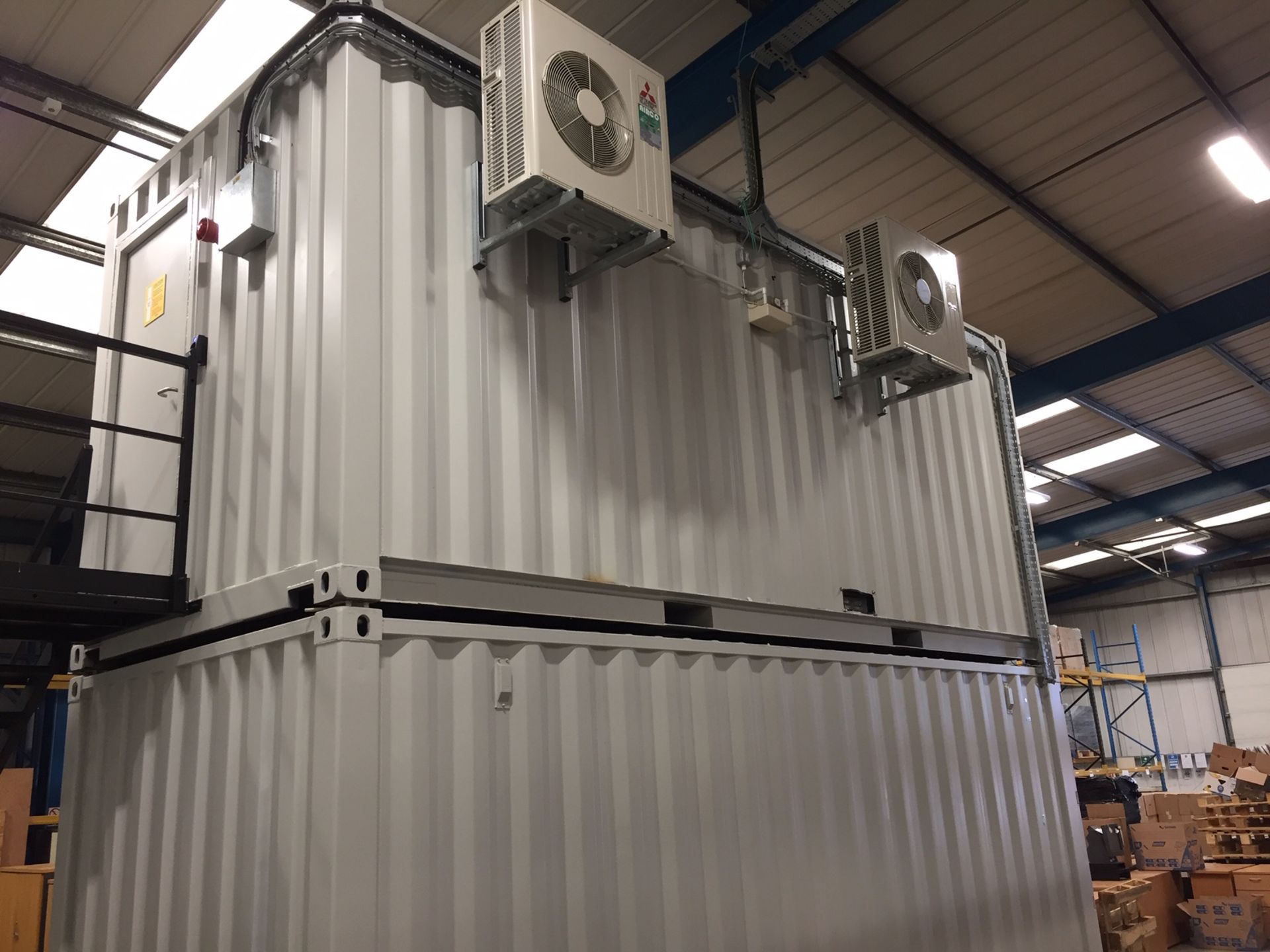 Shipping Container (20 x 8) Fitted Out For Use As A Data Centre - Image 3 of 9