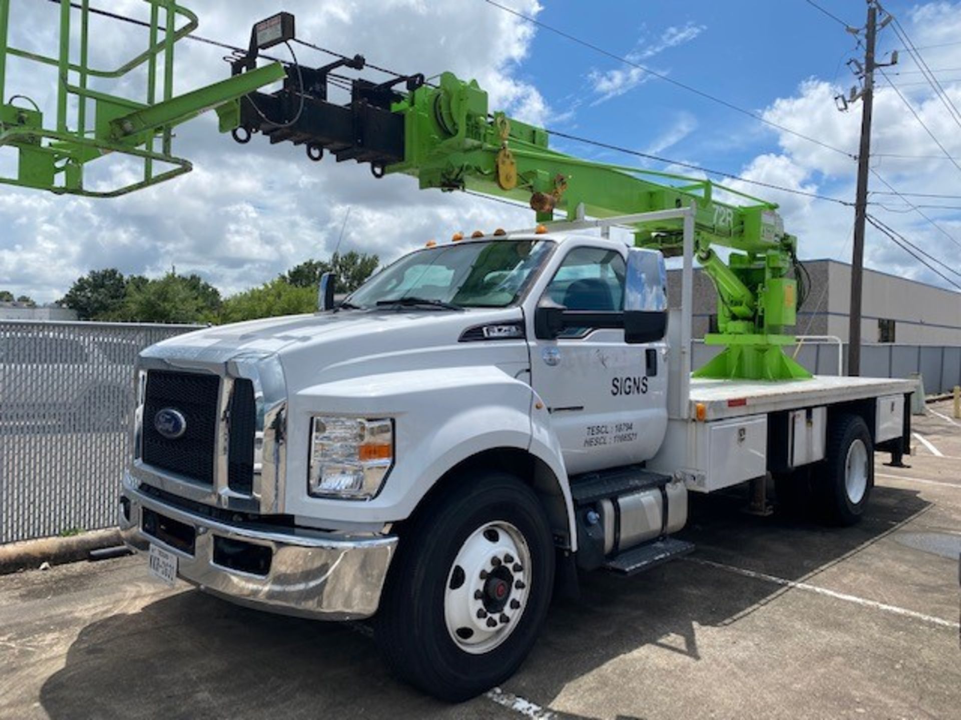 2017 Ford F750 w/ Wilkie MFG 72R Crane