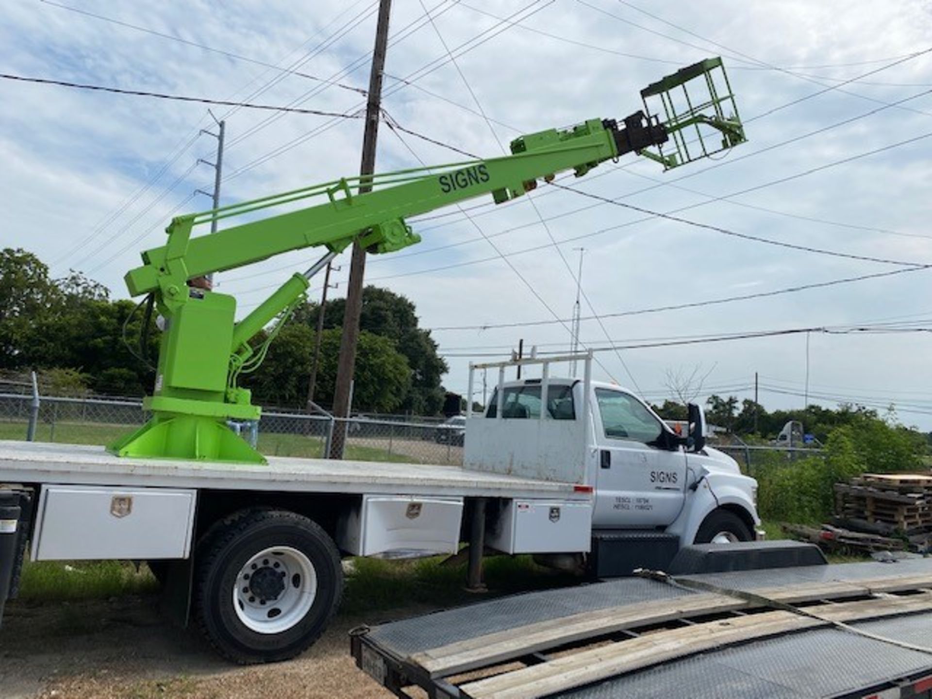 2017 Ford F750 w/ Wilkie MFG 72R Crane - Image 17 of 22