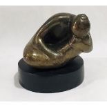 An unsigned modernist bronze of a kneeling lady H18cm