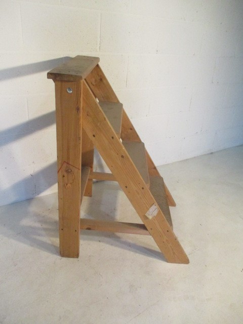 A set of handmade pine steps, 92 cm height - Image 3 of 5