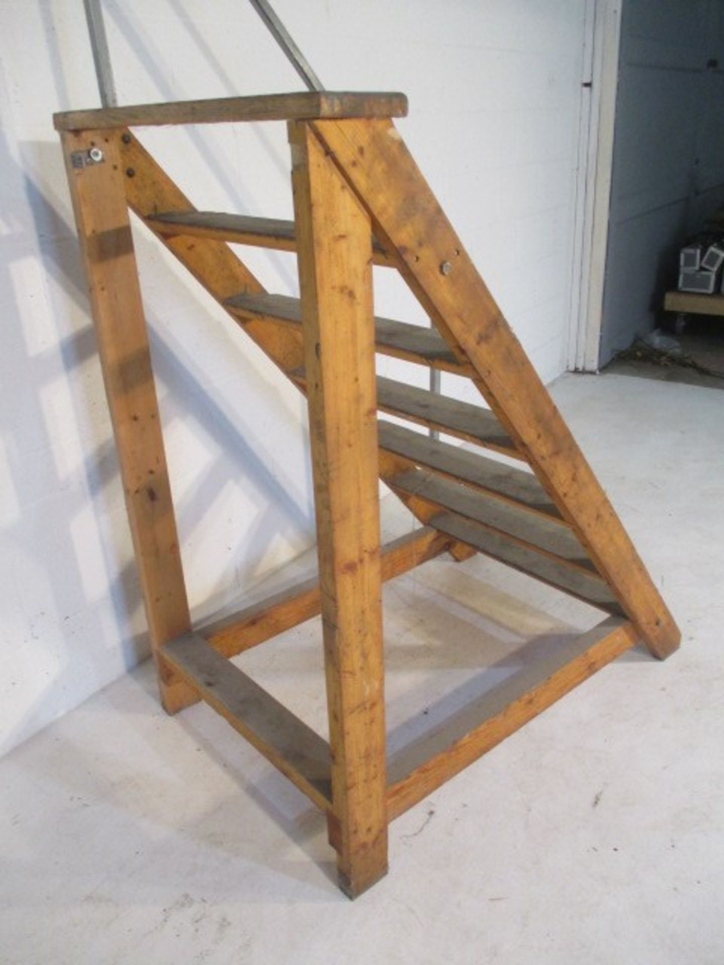 A set of handmade steps with rail, overall height 207cm - Image 4 of 5