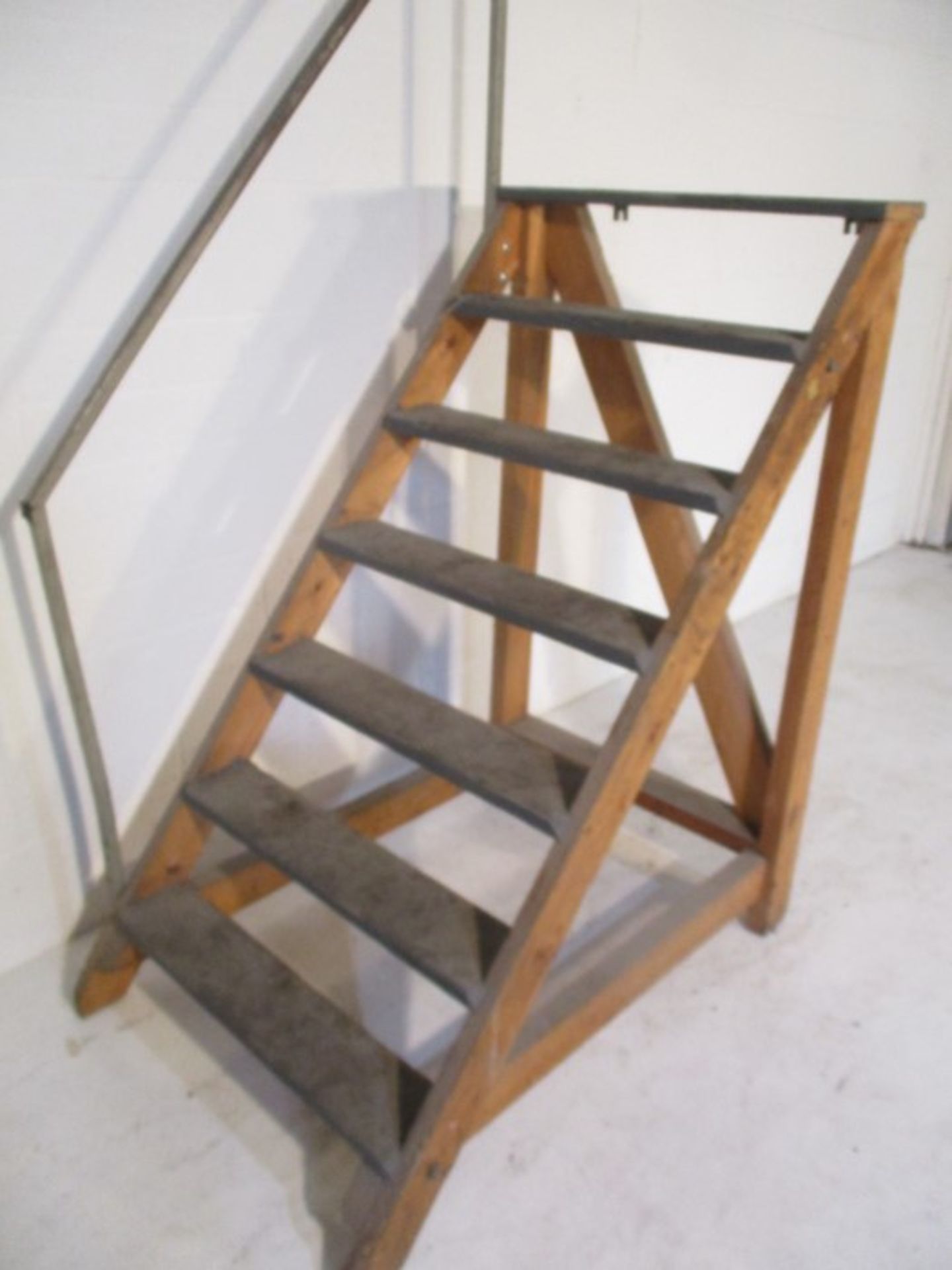 A set of handmade steps with rail - Image 3 of 5