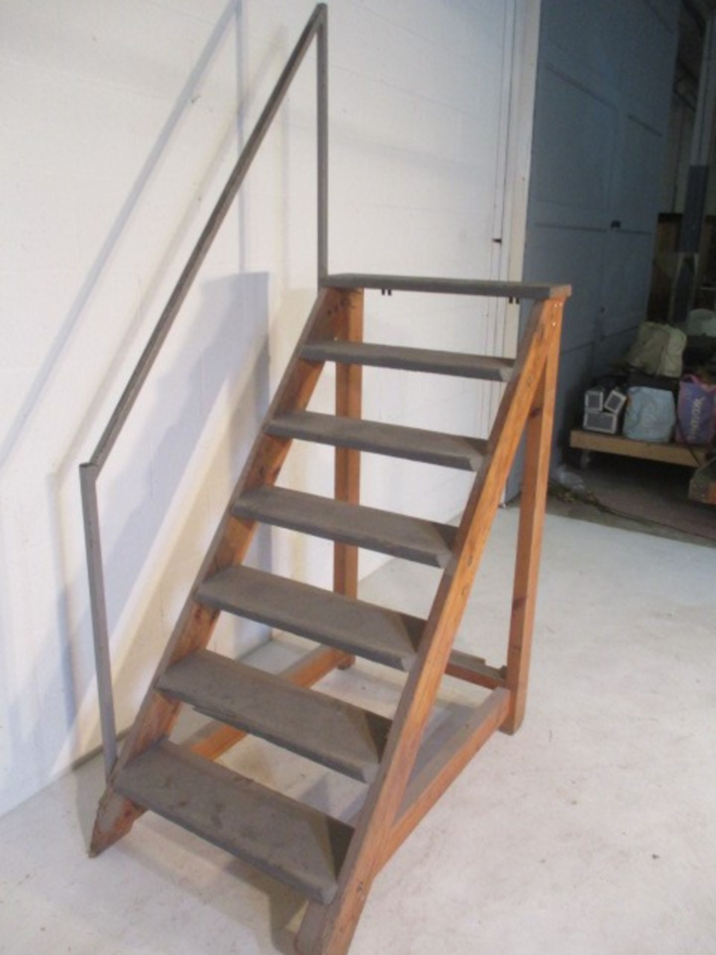 A set of handmade steps, 211 cm overall height - Image 2 of 6