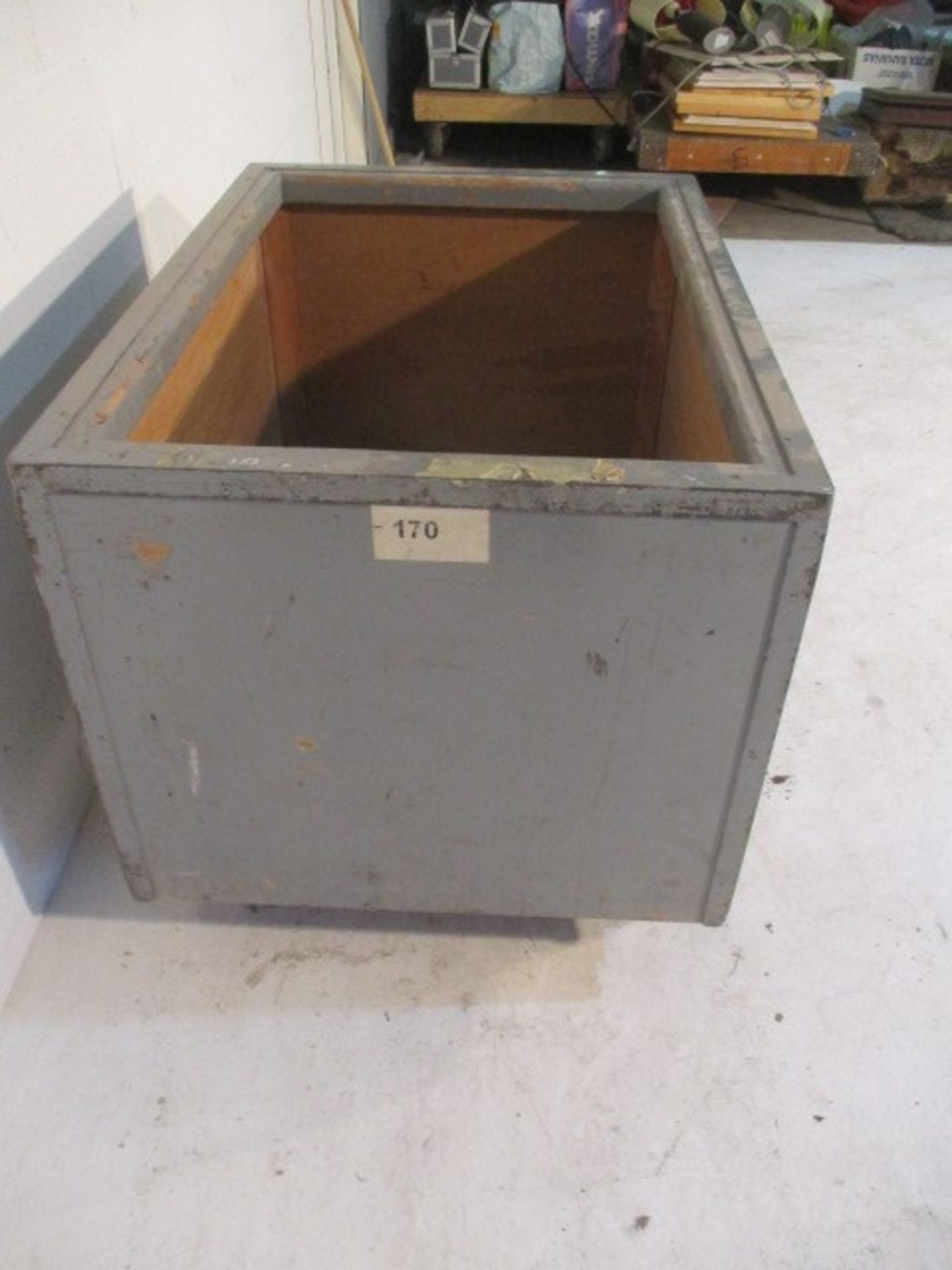 An grey painted industrial trolley with metal edging - length 102cm, width 72cm - Image 2 of 5