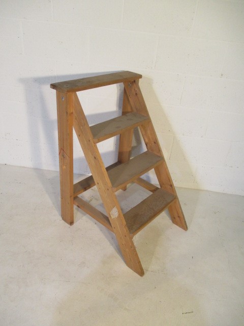 A set of handmade pine steps, 92 cm height - Image 2 of 5