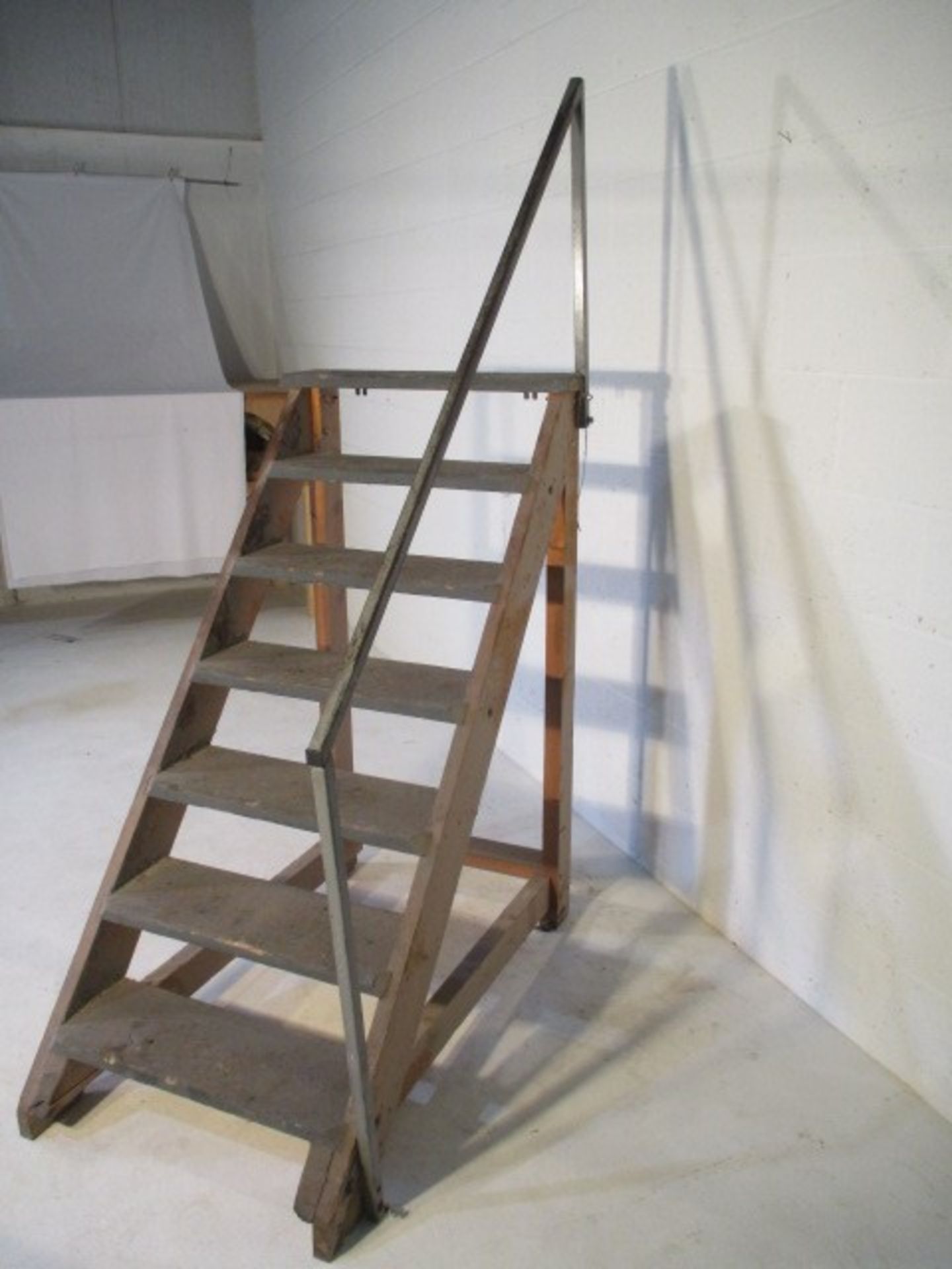 A set of industrial steps, rail loose, overall height 196 cm - Image 2 of 4