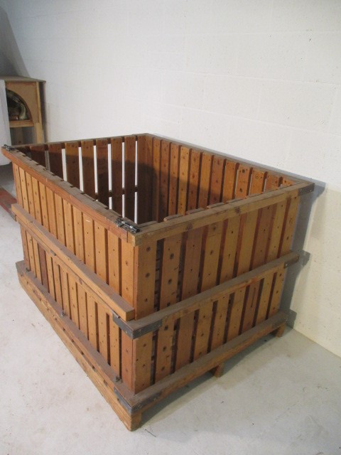 A large slatted crate with drop down side, 143cm x 106cm x 94cm - Image 3 of 4