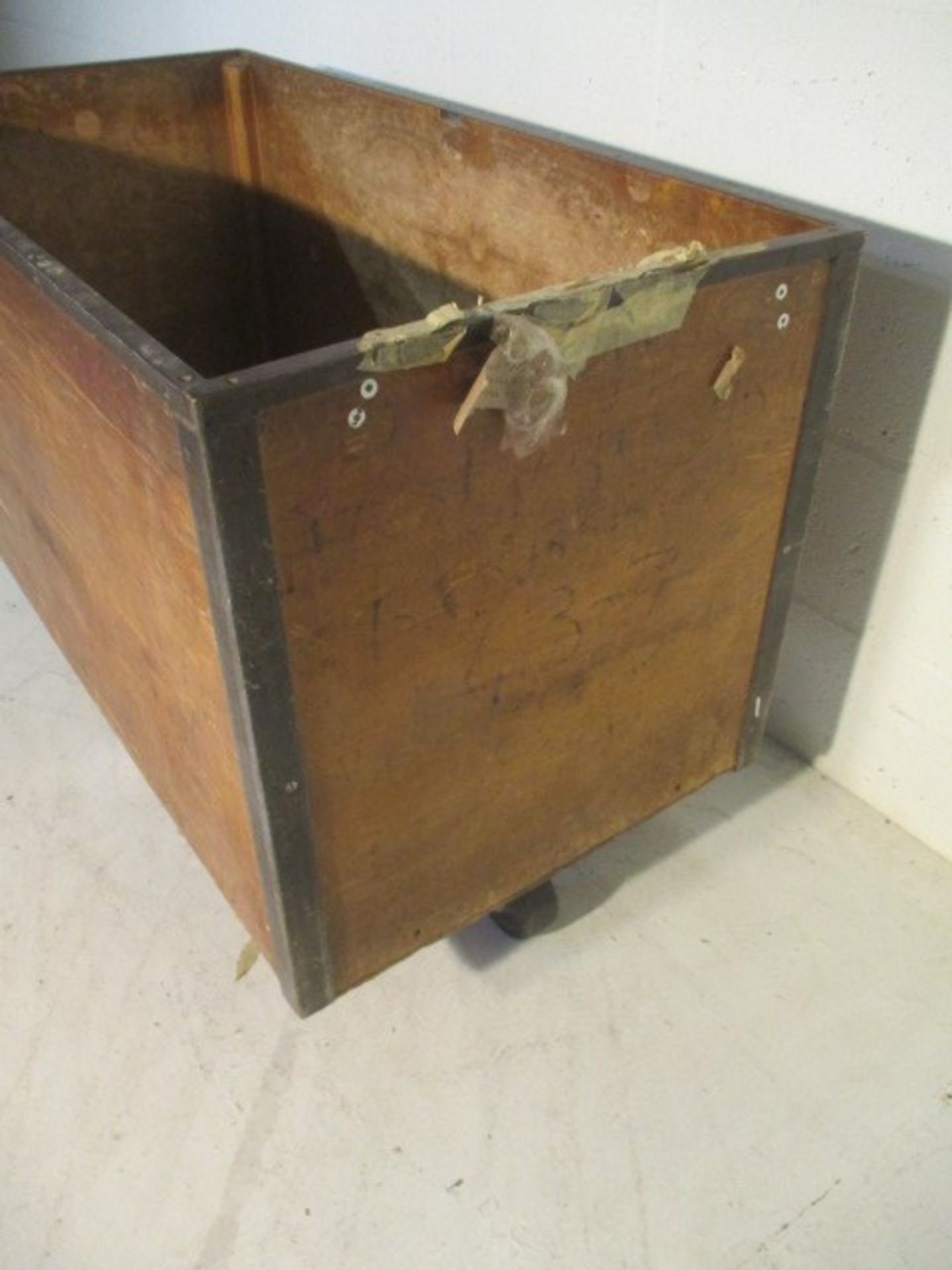 A wooden trolley with metal edging, 123 cm x 62 cm - Image 2 of 7