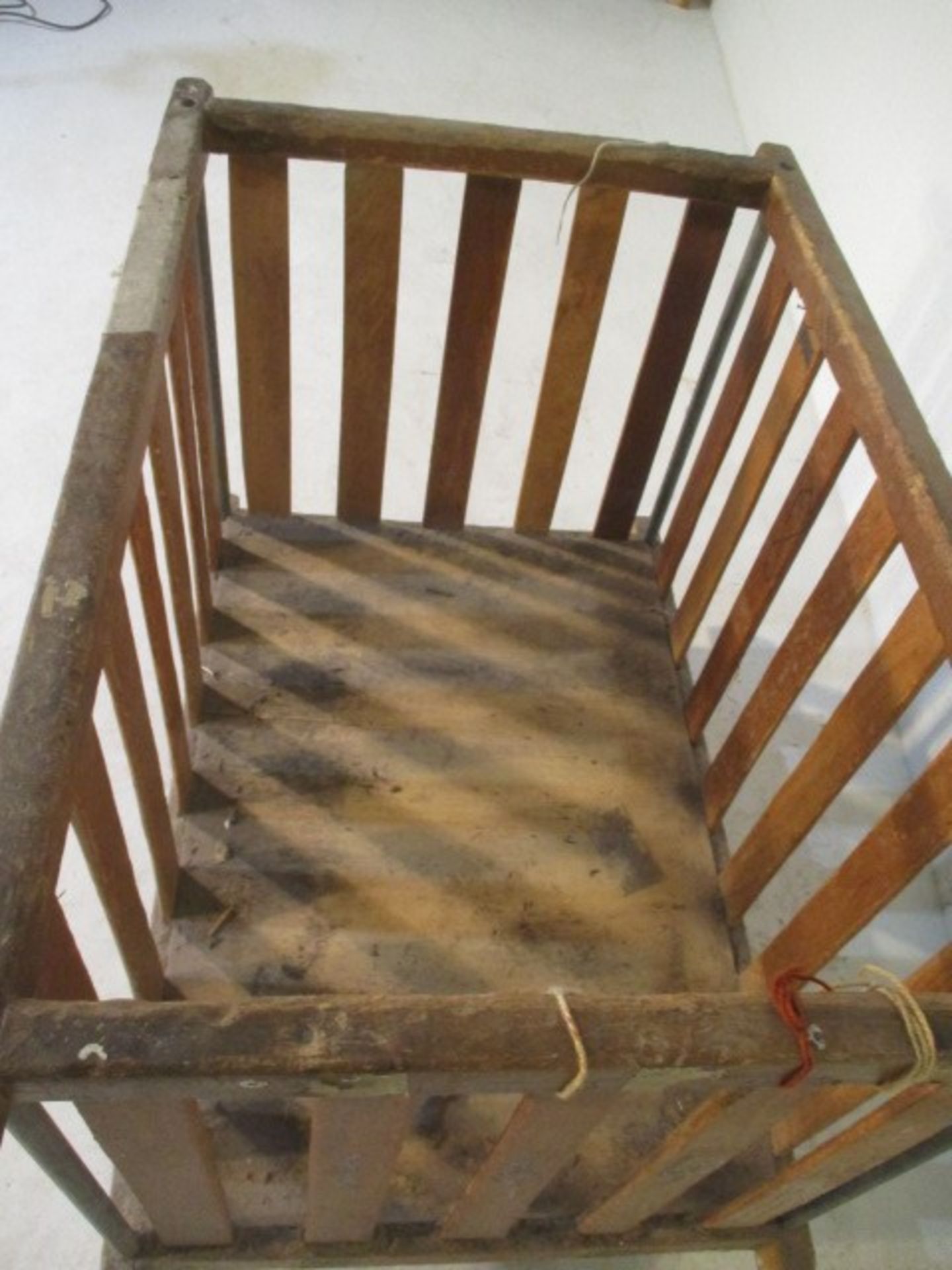An industrial slatted wooden bobbin tilt trolley - length 106cm, width 70cm - Image 4 of 5