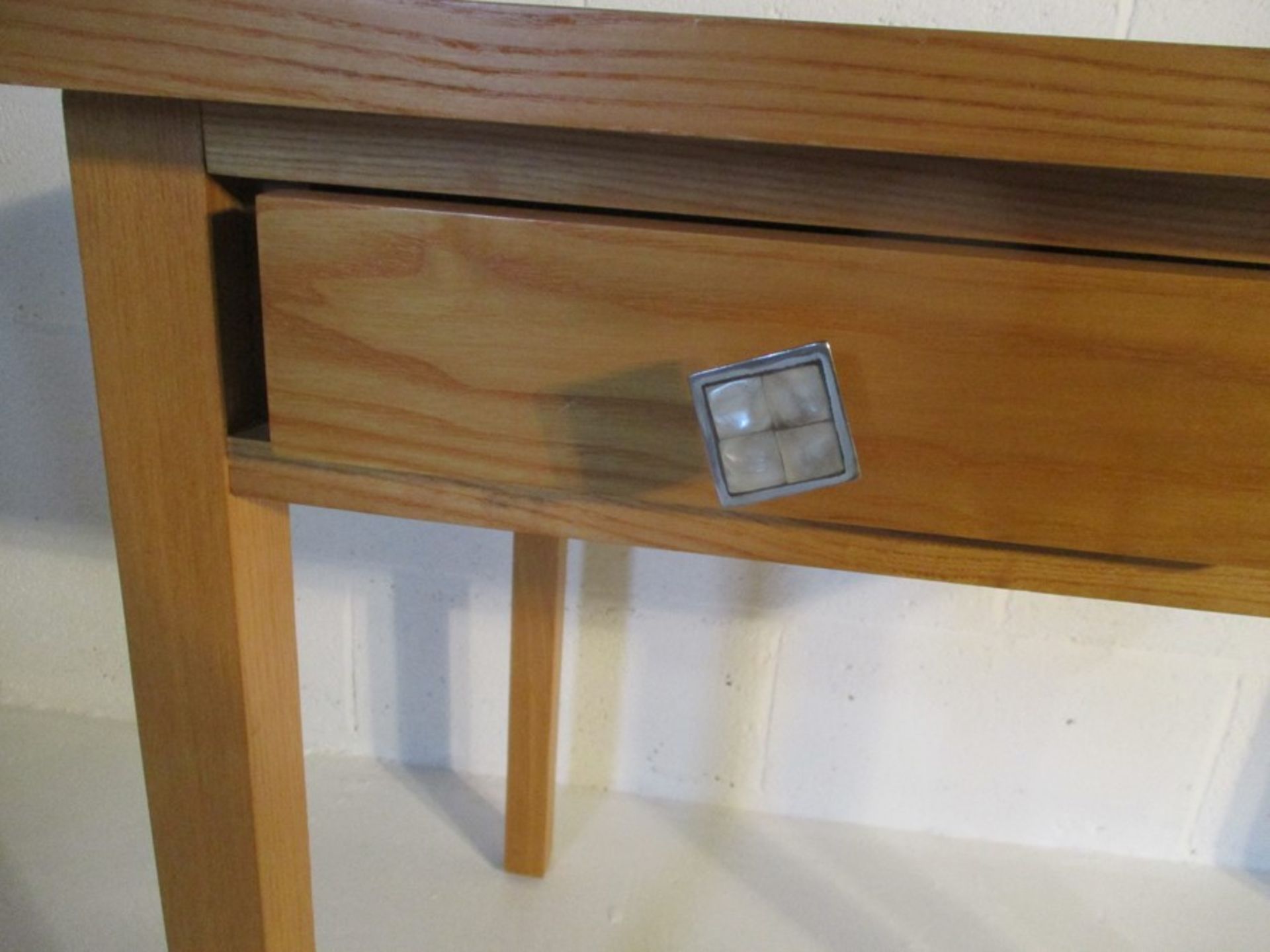 A modern light oak table with two small drawers - Bild 4 aus 8
