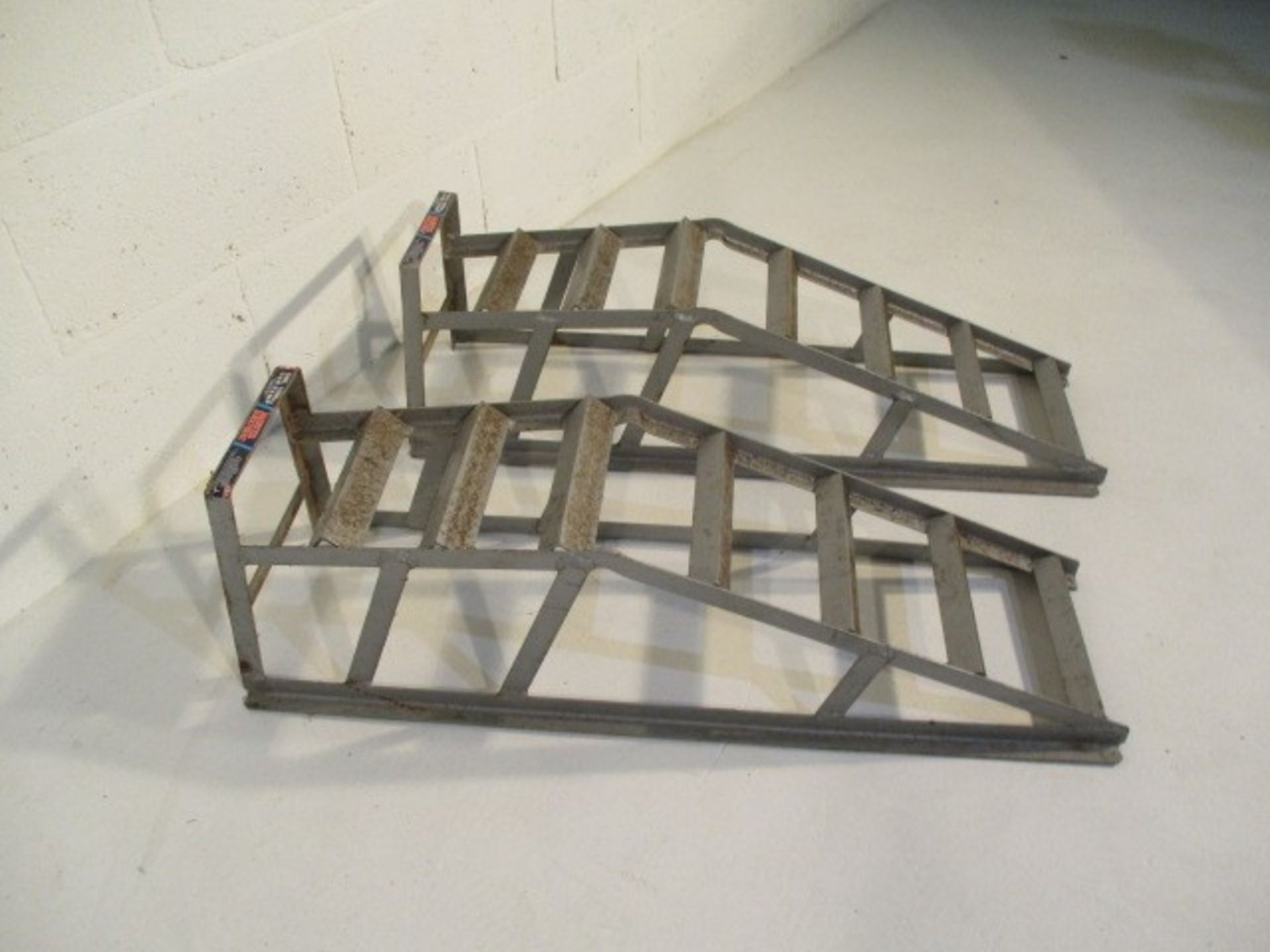 A pair of Master Mechanic SWL100KG car ramps - Bild 3 aus 4