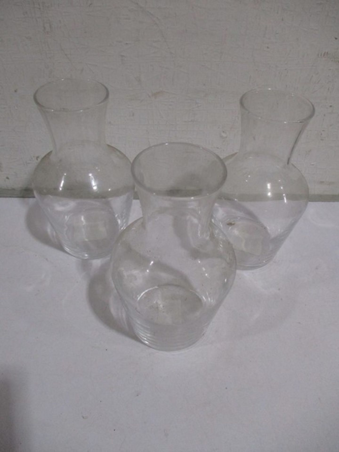 A large quantity of glassware in two boxes including tumblers, martini glasses etc. - Image 5 of 19