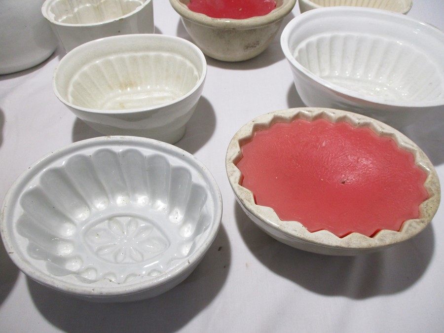 A collection of ceramic jelly moulds - Image 5 of 6